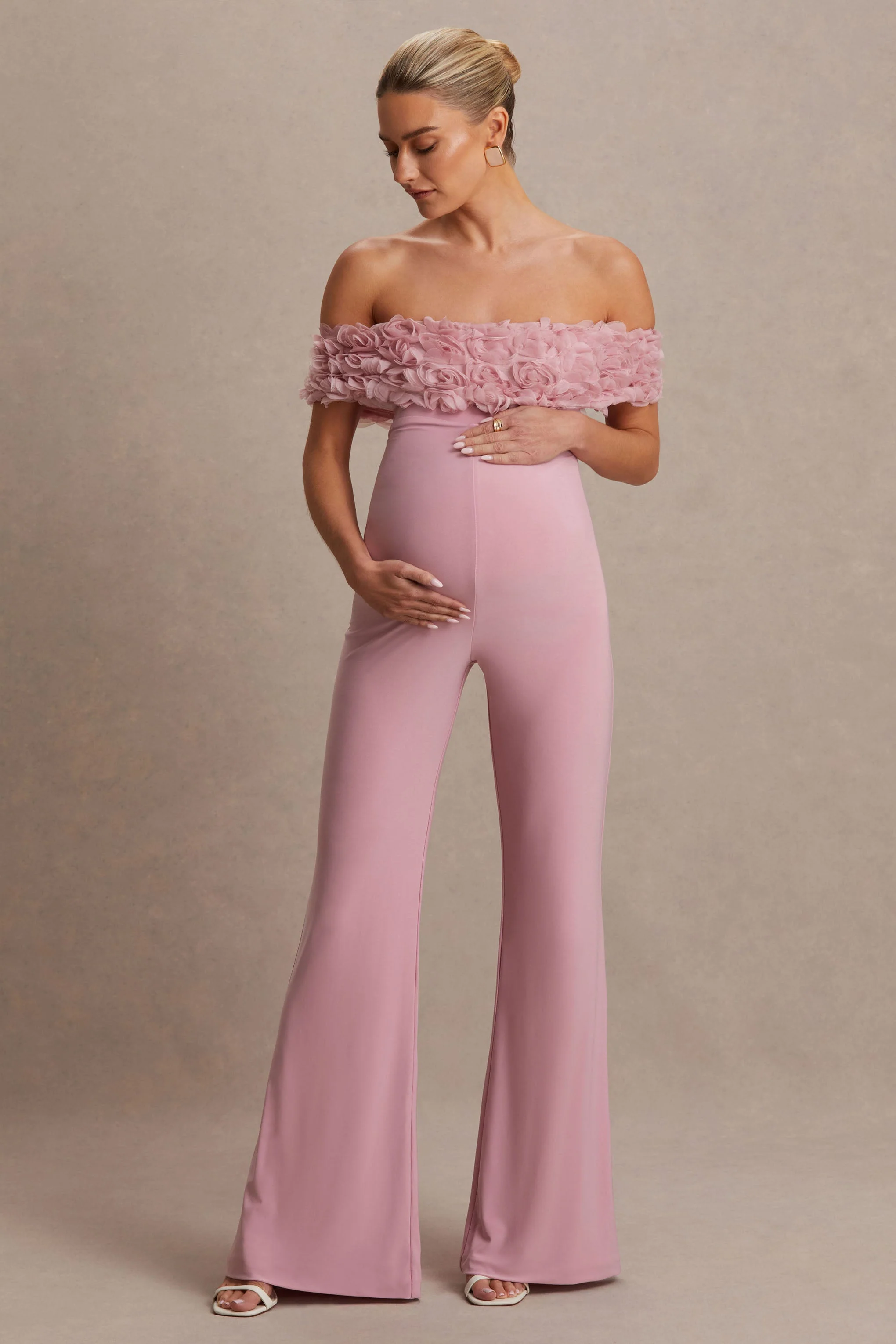 Sallow | Roze Bloemen Print Bardot Zwangerschaps Jumpsuit - Image 5