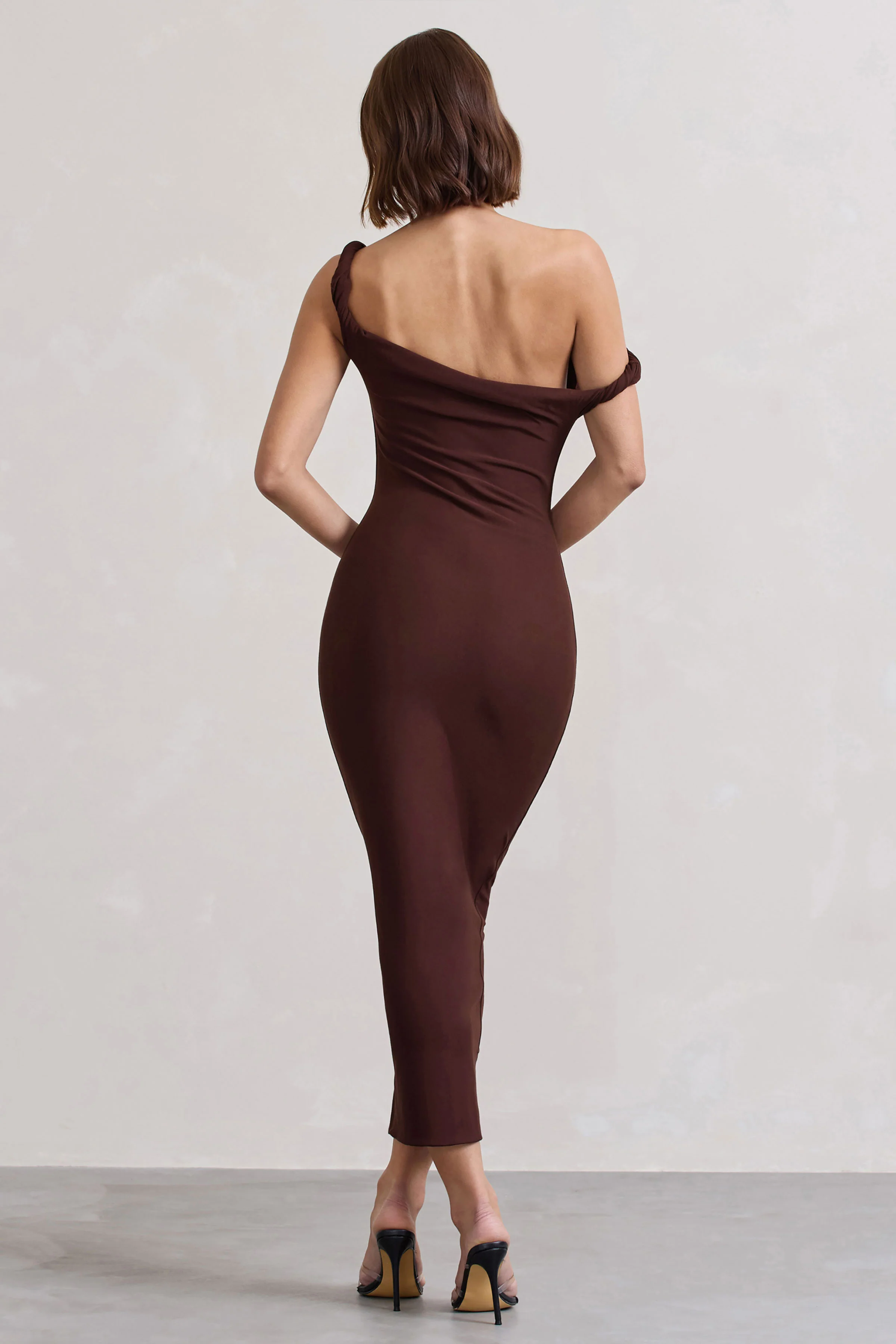 Salome | Chocoladebruine Gedraaide Asymmetrische Zwangerschaps Midi Jurk - Image 2