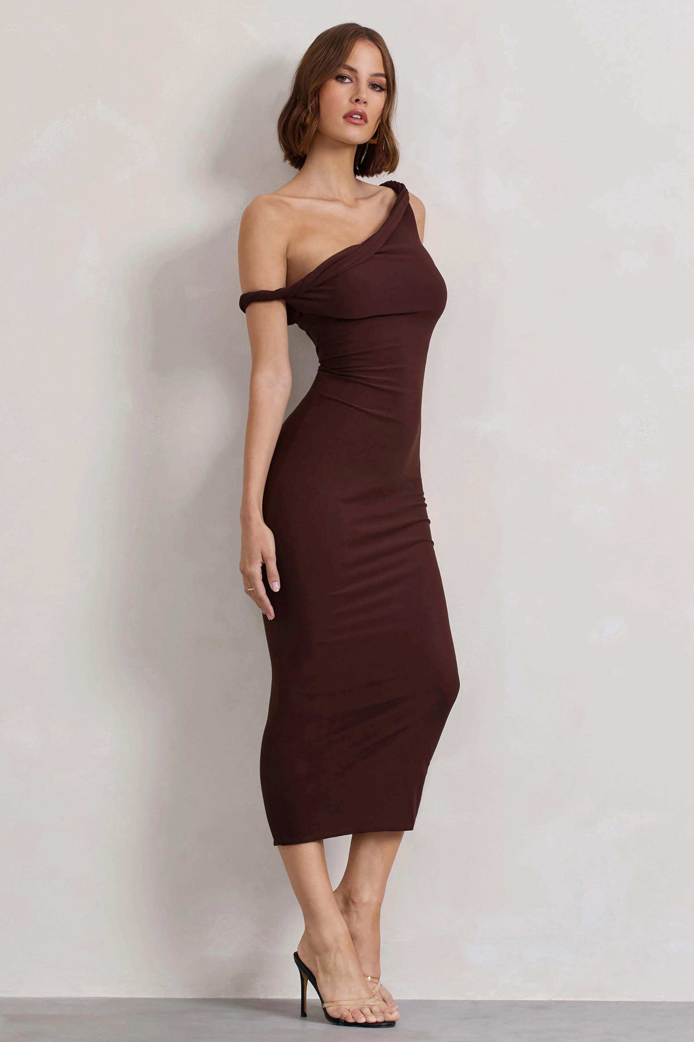 Salome | Chocoladebruine Gedraaide Asymmetrische Zwangerschaps Midi Jurk - Image 5
