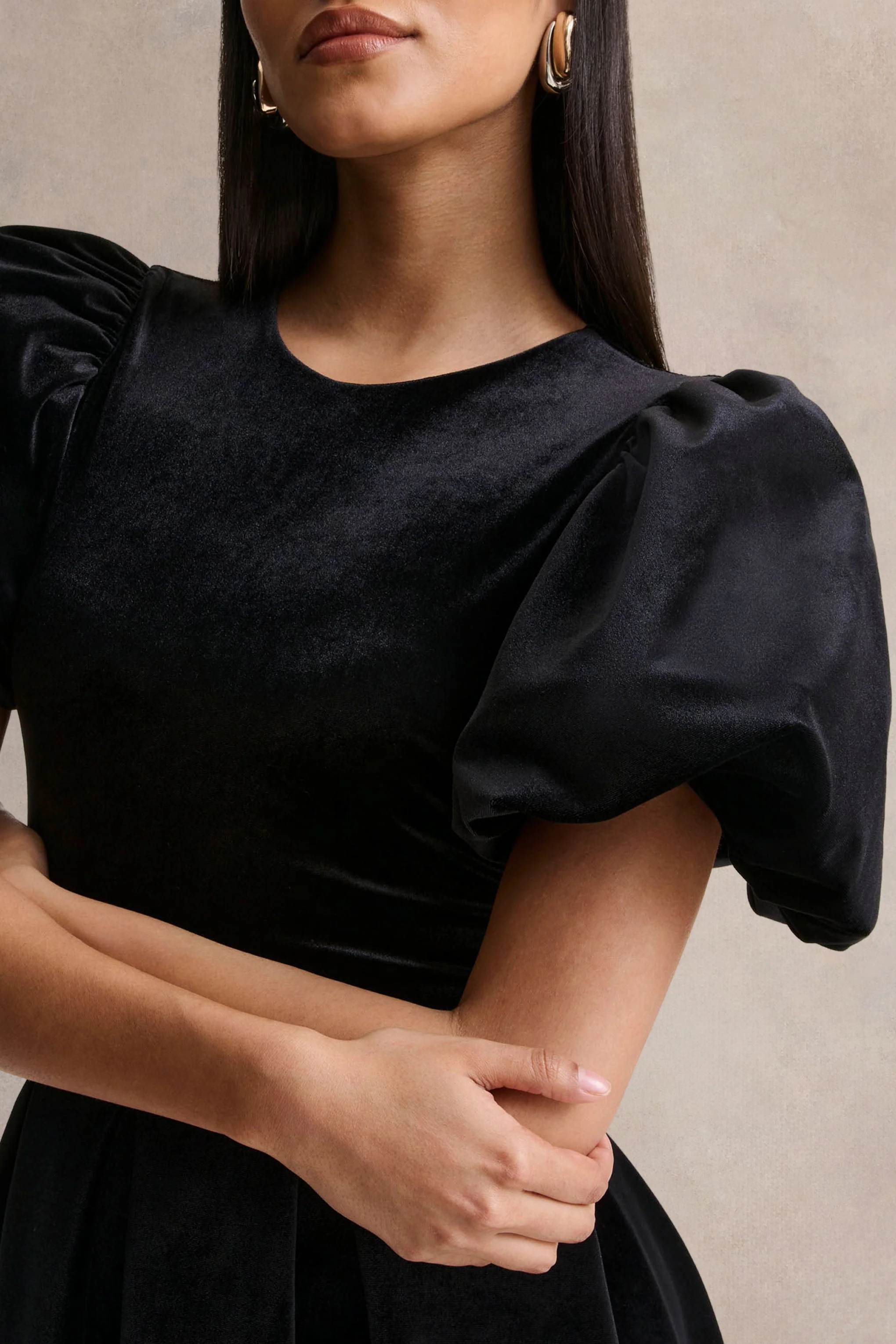 Seraphic | Zwarte Fluwelen Midi Jurk met Pof Mouwen - Image 5