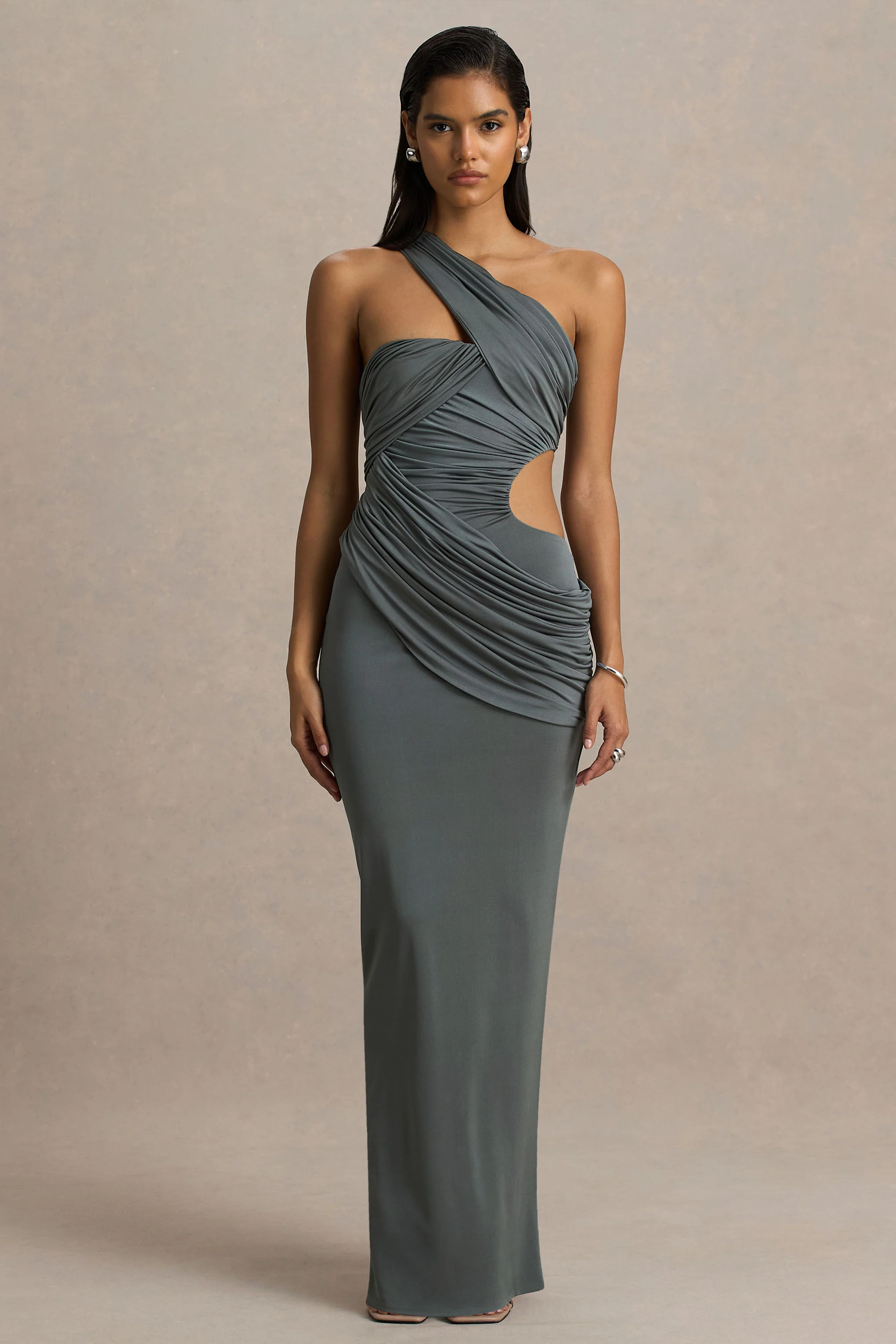 Serefine | Grijze Asymmetrische Hals Maxi Jurk Met Uitsnijding Detail