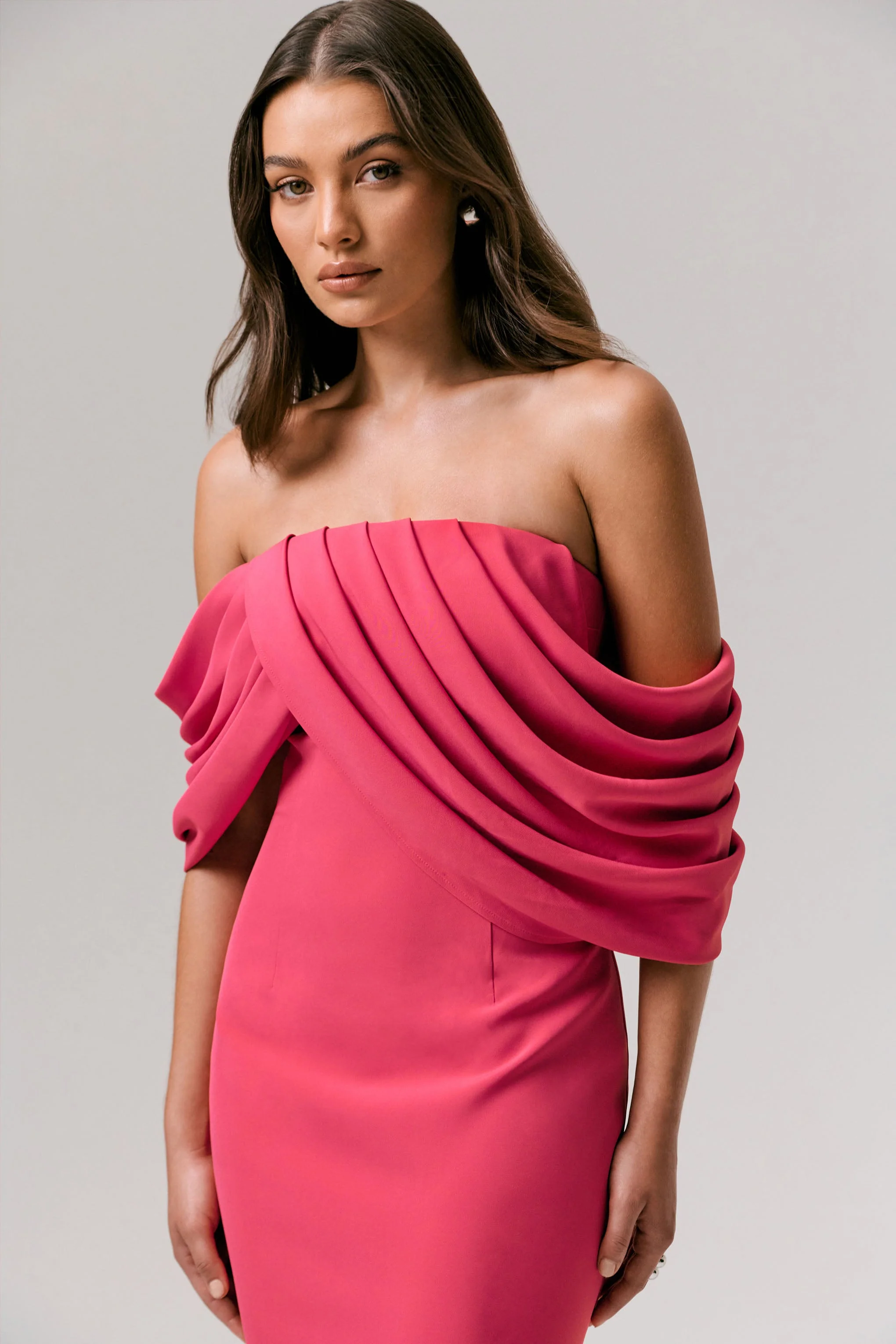 Serene | Felroze Drapederend Bardot Maxi Jurk - Image 5