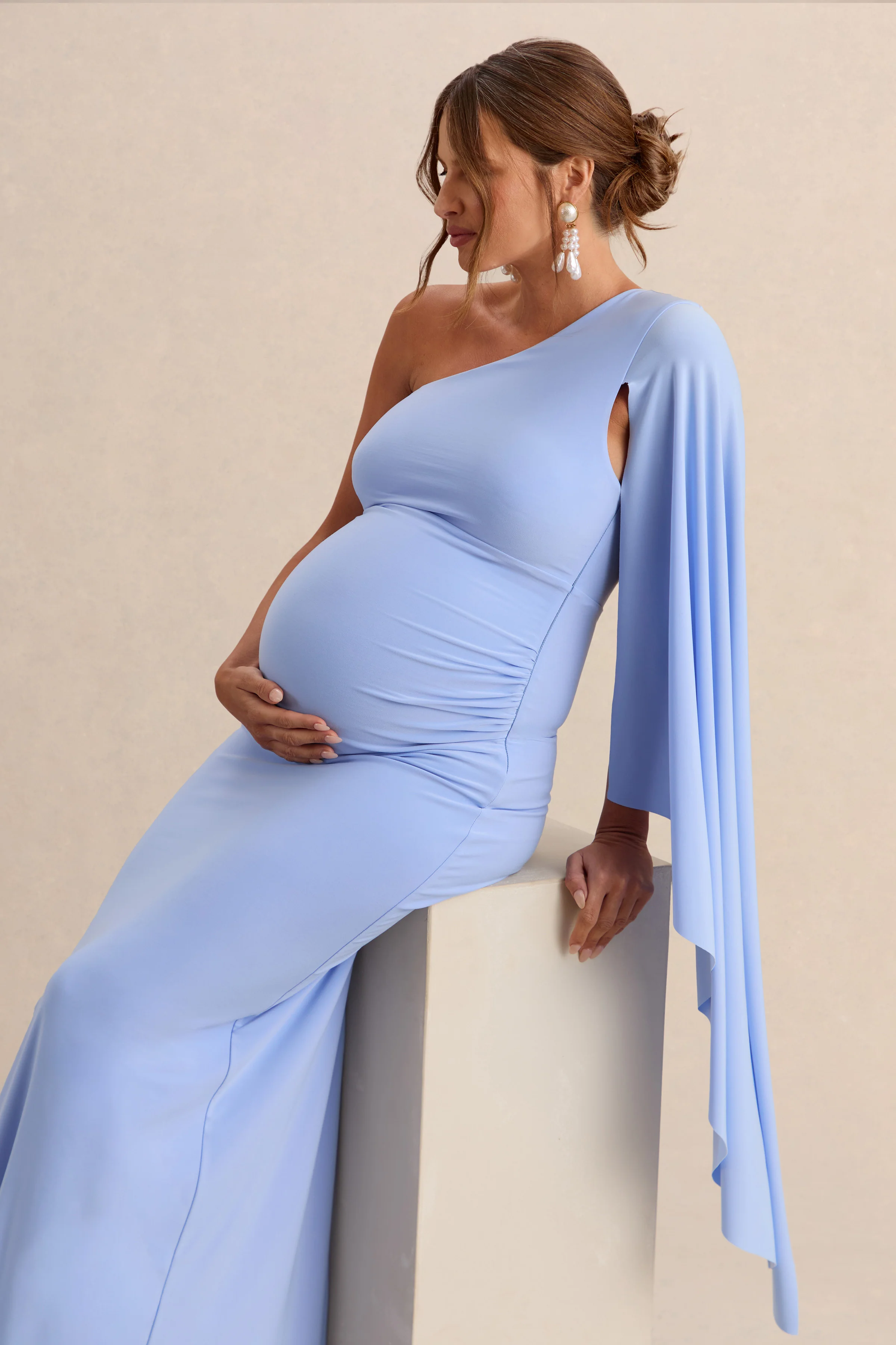 Shanae | Lichtblauwe Asymmetrische Hals Zwangerschaps Maxi Jurk Met Cape Mouw En Geplooide Details - Image 3