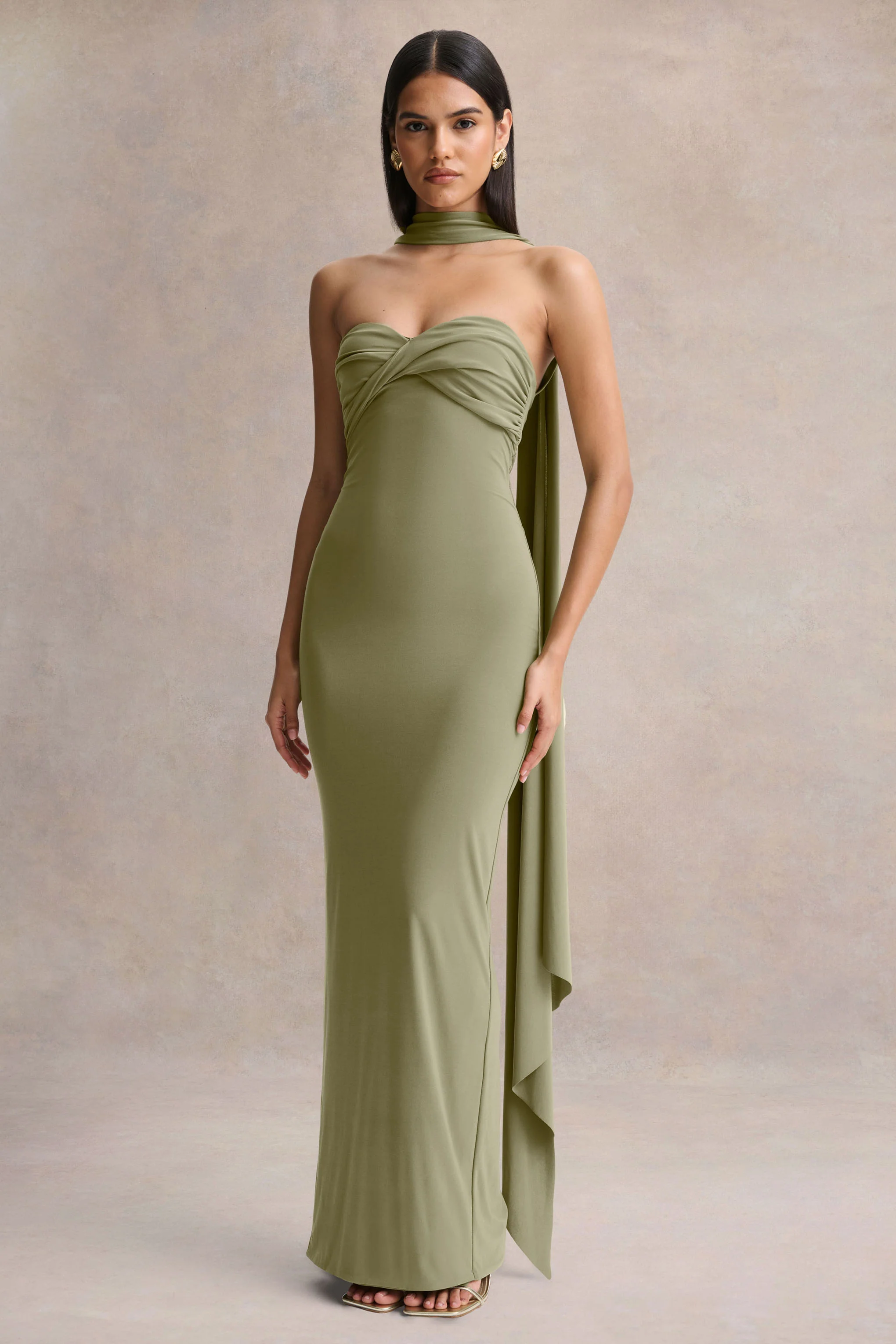 Sheila | Olijfgroene Bandeau Maxi Jurk Met Sjaal Detail - Image 5