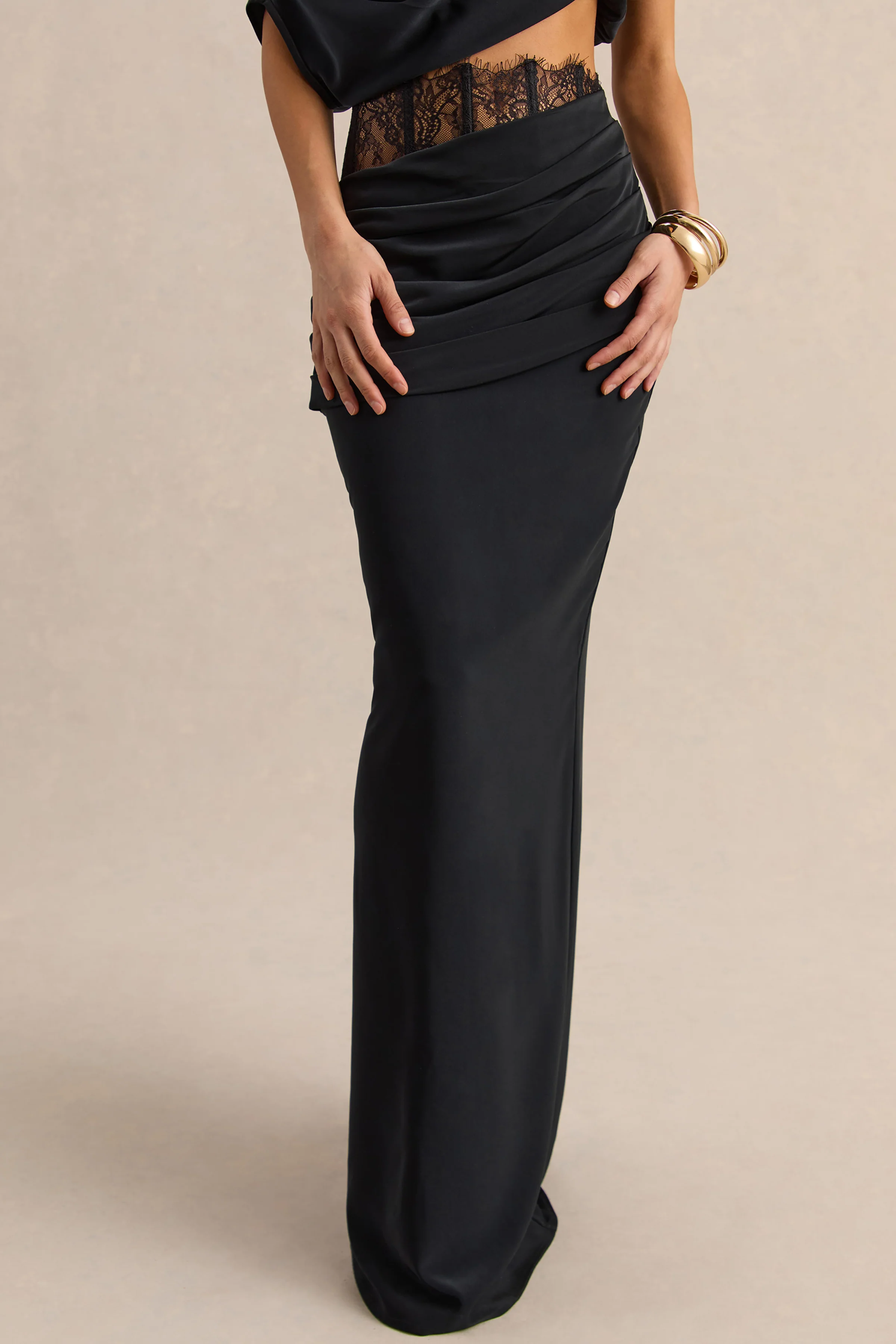 Silora | Zwarte Satijnen Maxi Rok met Kant Detail