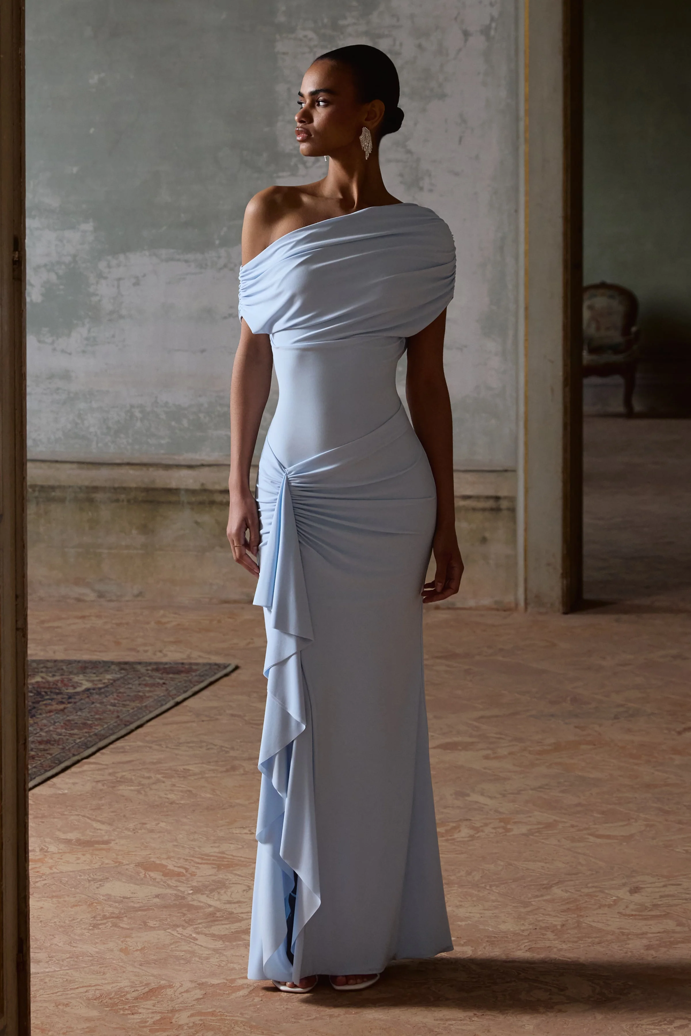 Siora | Poederblauwe Asymmetrische Hals Maxi Jurk Met Draperende Details - Image 7