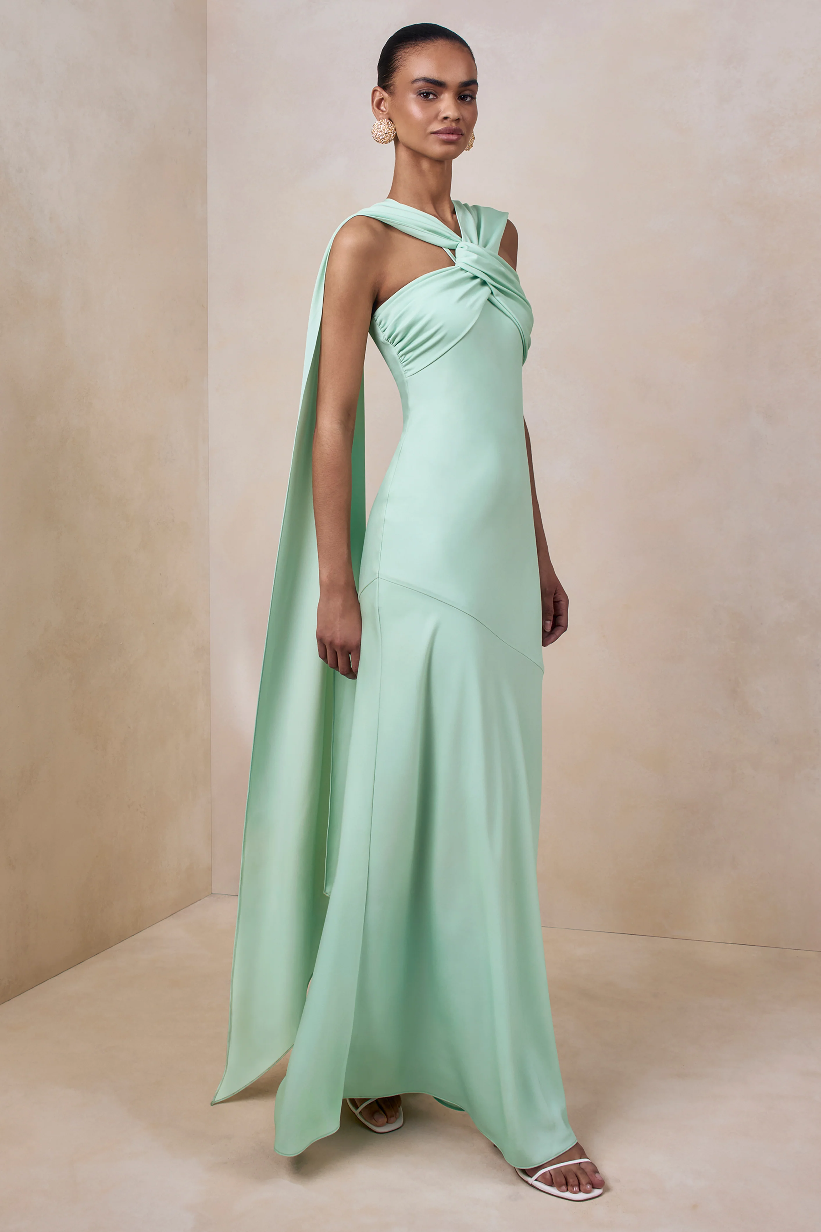 Sloane | Groene Satijnen Halternek Maxi Jurk Met Cape - Image 5
