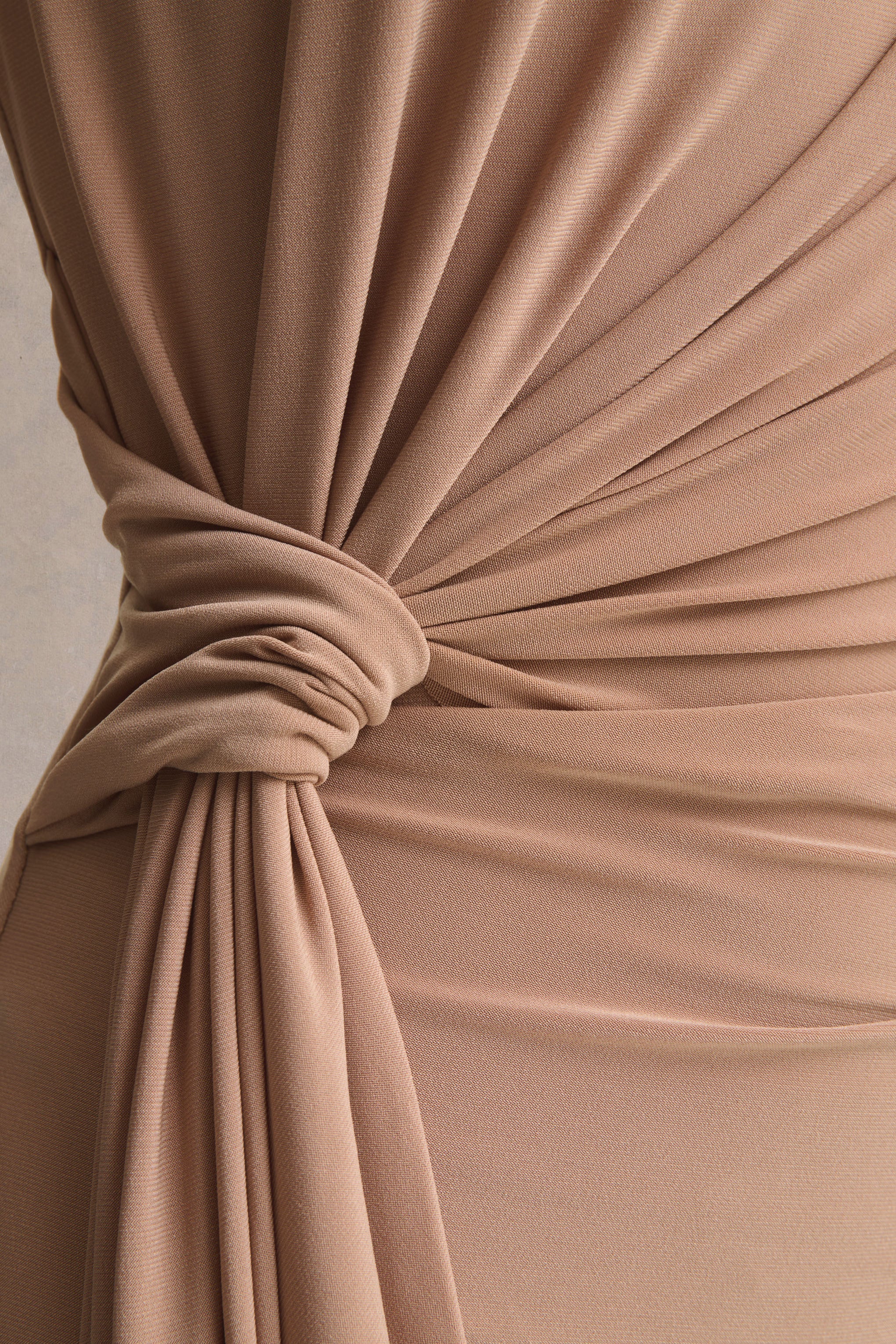 Solene | Bruine Hoge Hals Maxi Jurk Met Overslag En Drapering Detail - Image 7