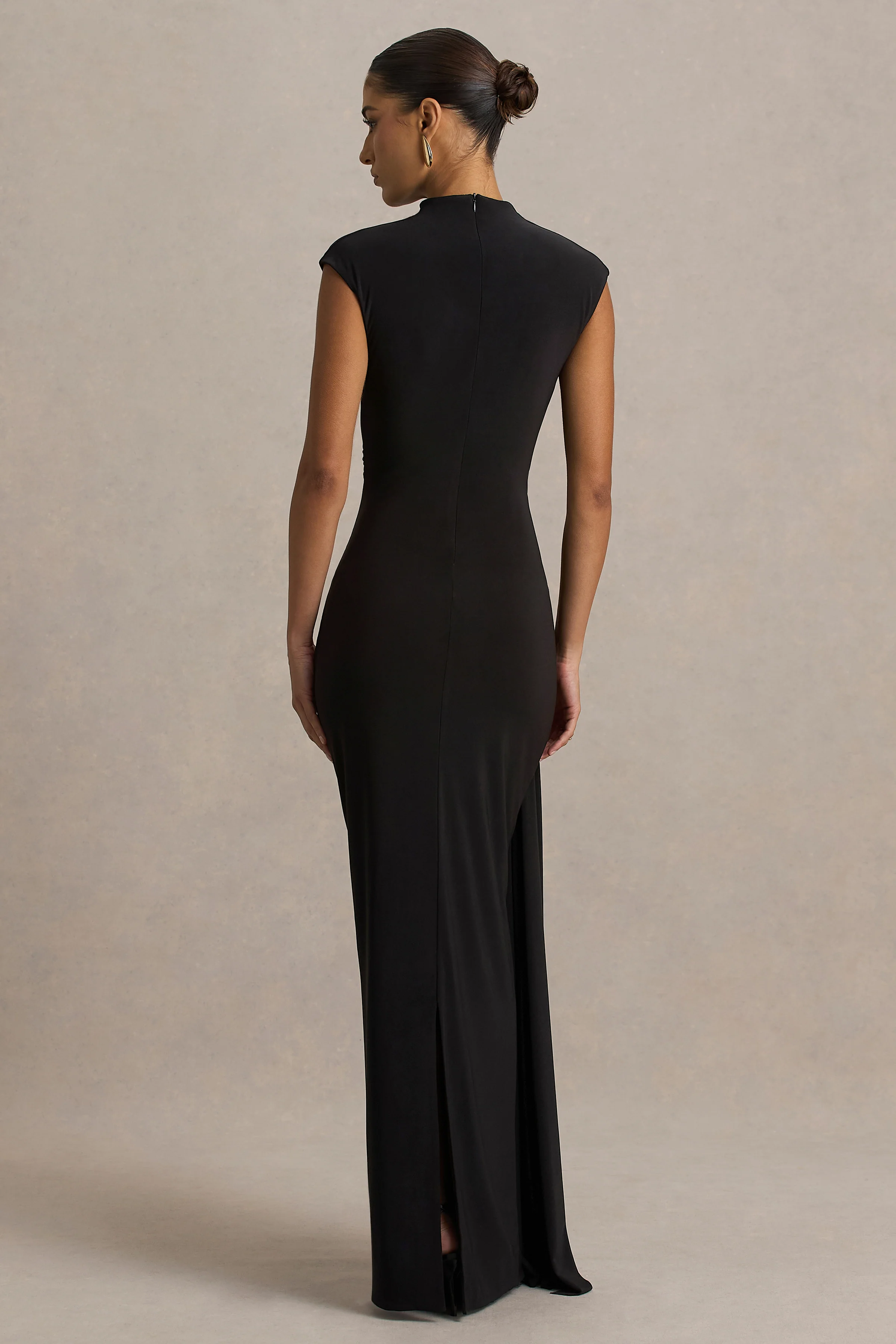 Solene | Zwarte Hoge Hals Maxi Jurk Met Overslag en Drapeerdetail - Image 2