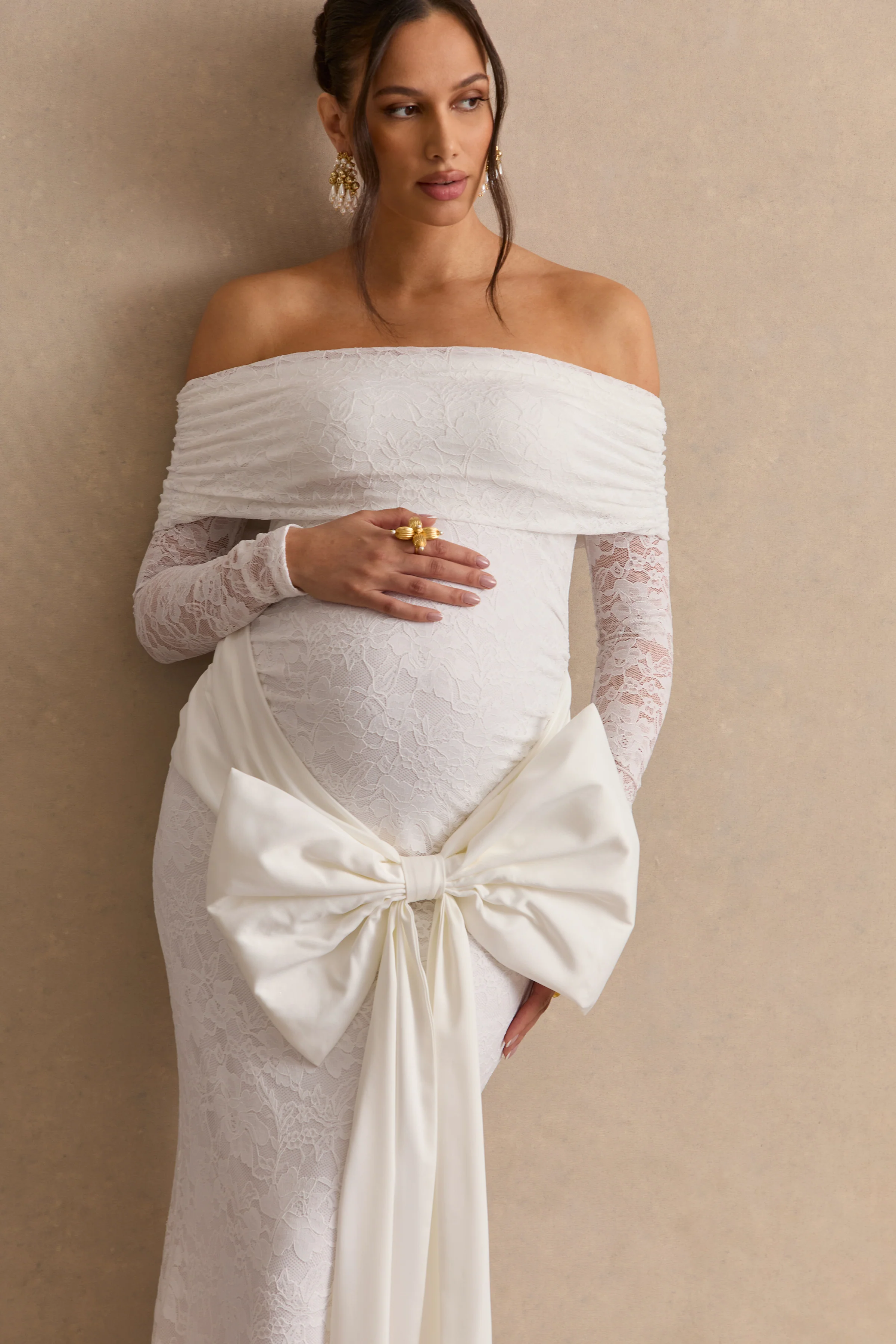 Solina | Witte Kanten Bardot-Hals Zwangerschaps Maxi Jurk Met Strikdetail - Image 3