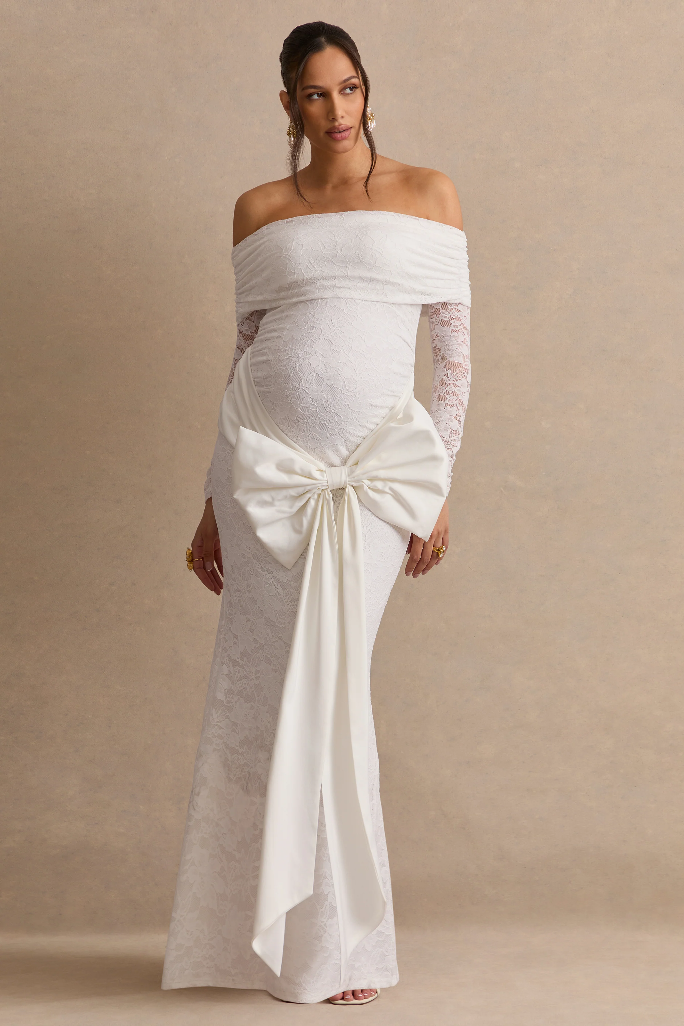 Solina | Witte Kanten Bardot-Hals Zwangerschaps Maxi Jurk Met Strikdetail - Image 4