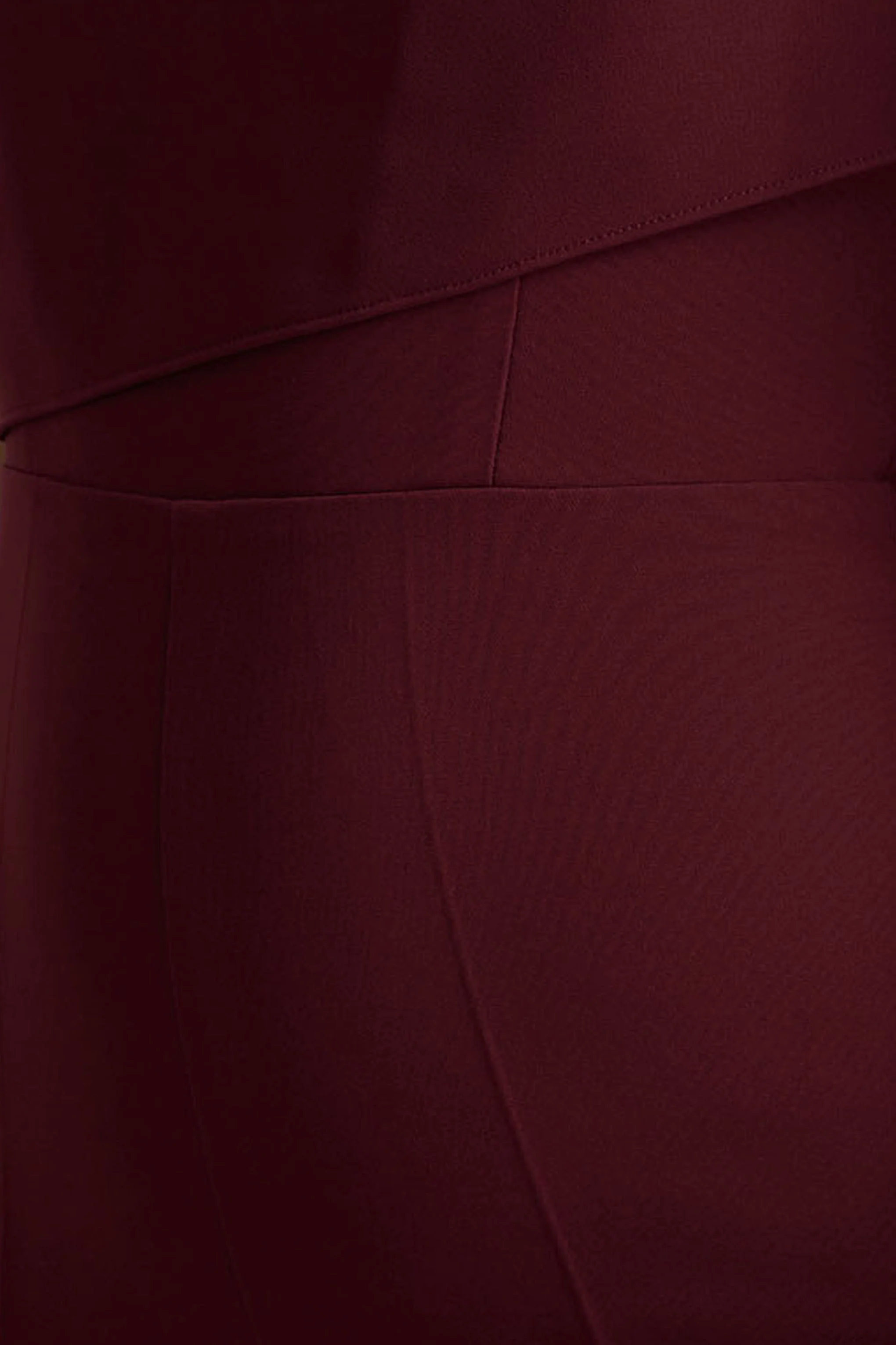 Sorenia | Bordeaux Hoge Hals Jumpsuit Met Eén Cape Mouw - Image 6