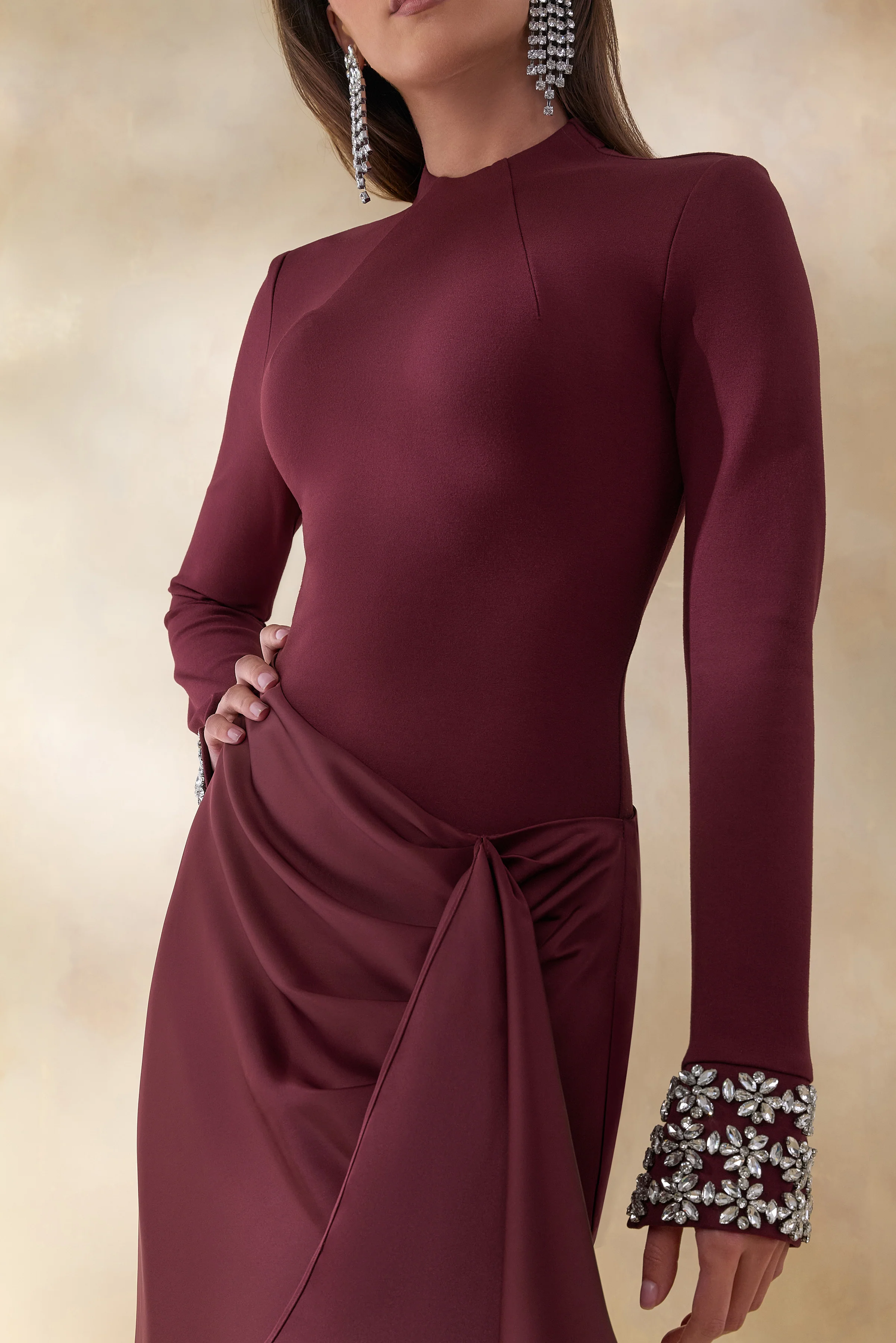 Starred | Bordeaux Hoge Hals Maxi Jurk Met Satijnen Overslag Rok En Versierde Manchetten - Image 3