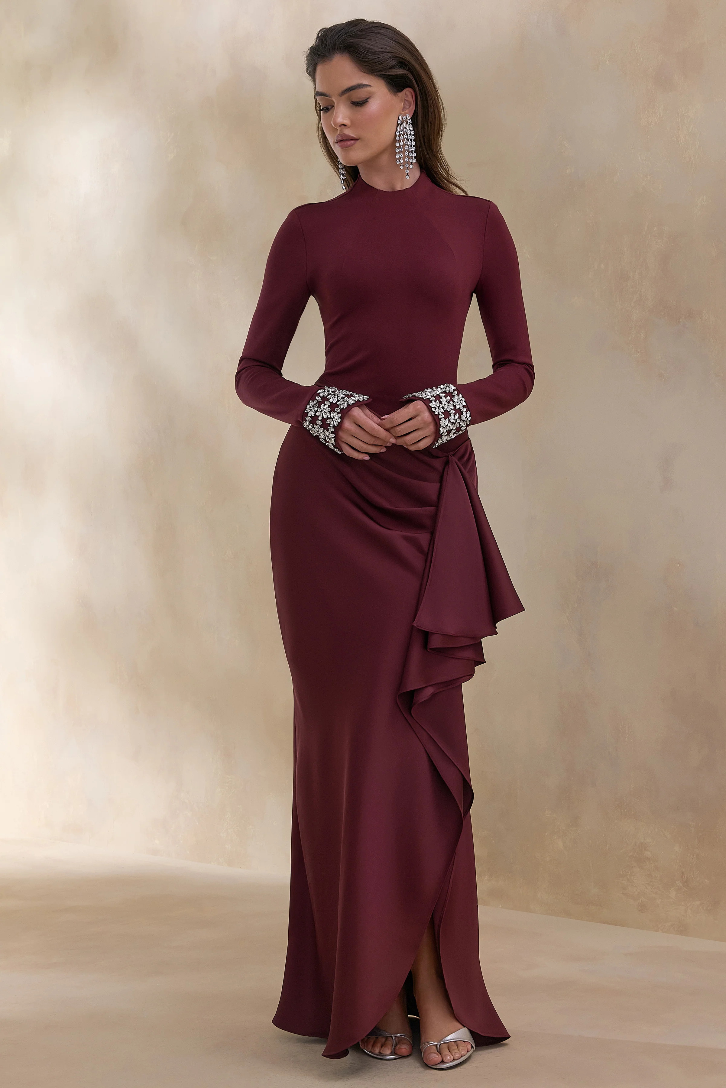Starred | Bordeaux Hoge Hals Maxi Jurk Met Satijnen Overslag Rok En Versierde Manchetten - Image 4
