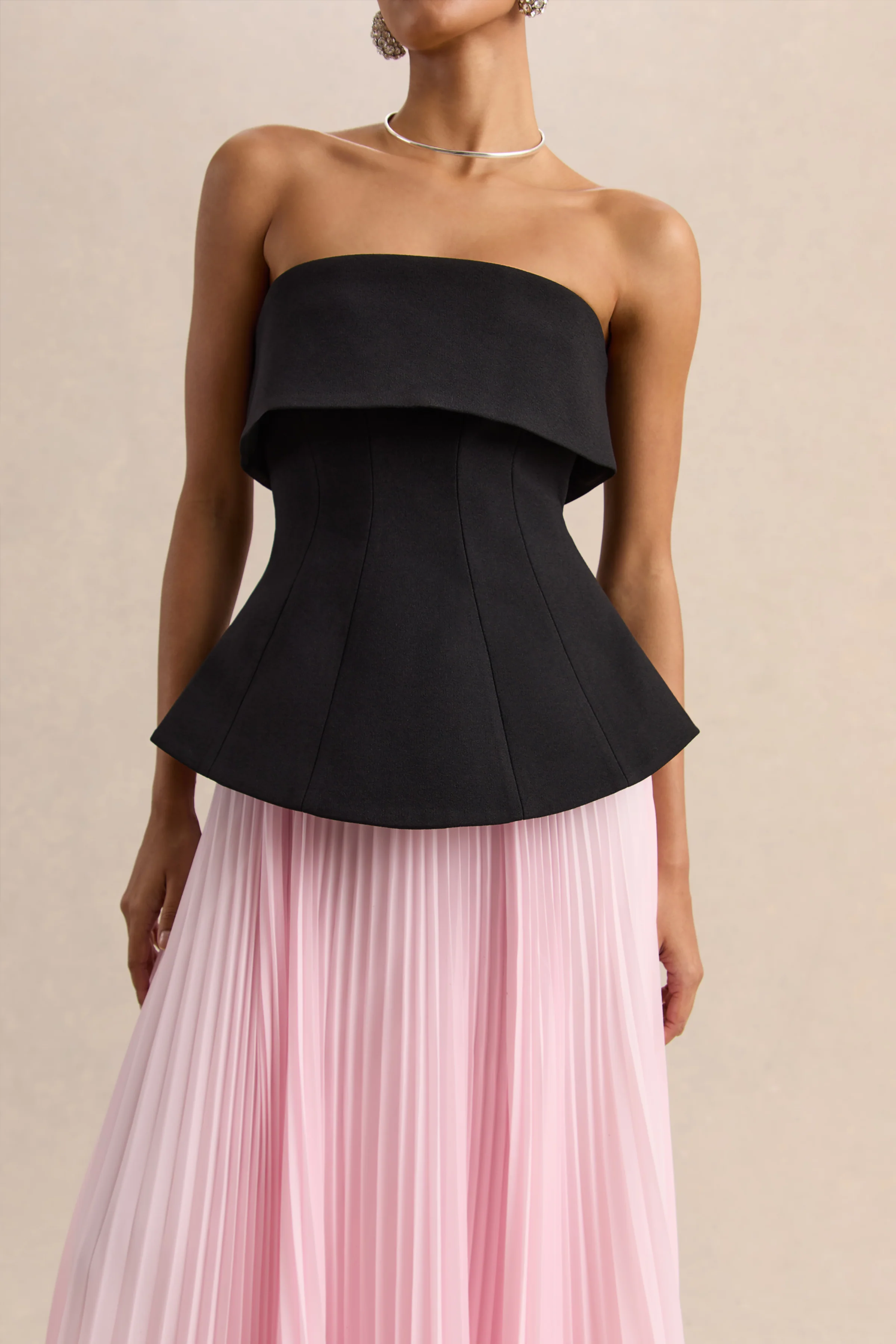 Stellara | Zwart & Roze Bandeau korset Maxi Jurk Met Doorschijnende Rok - Image 3