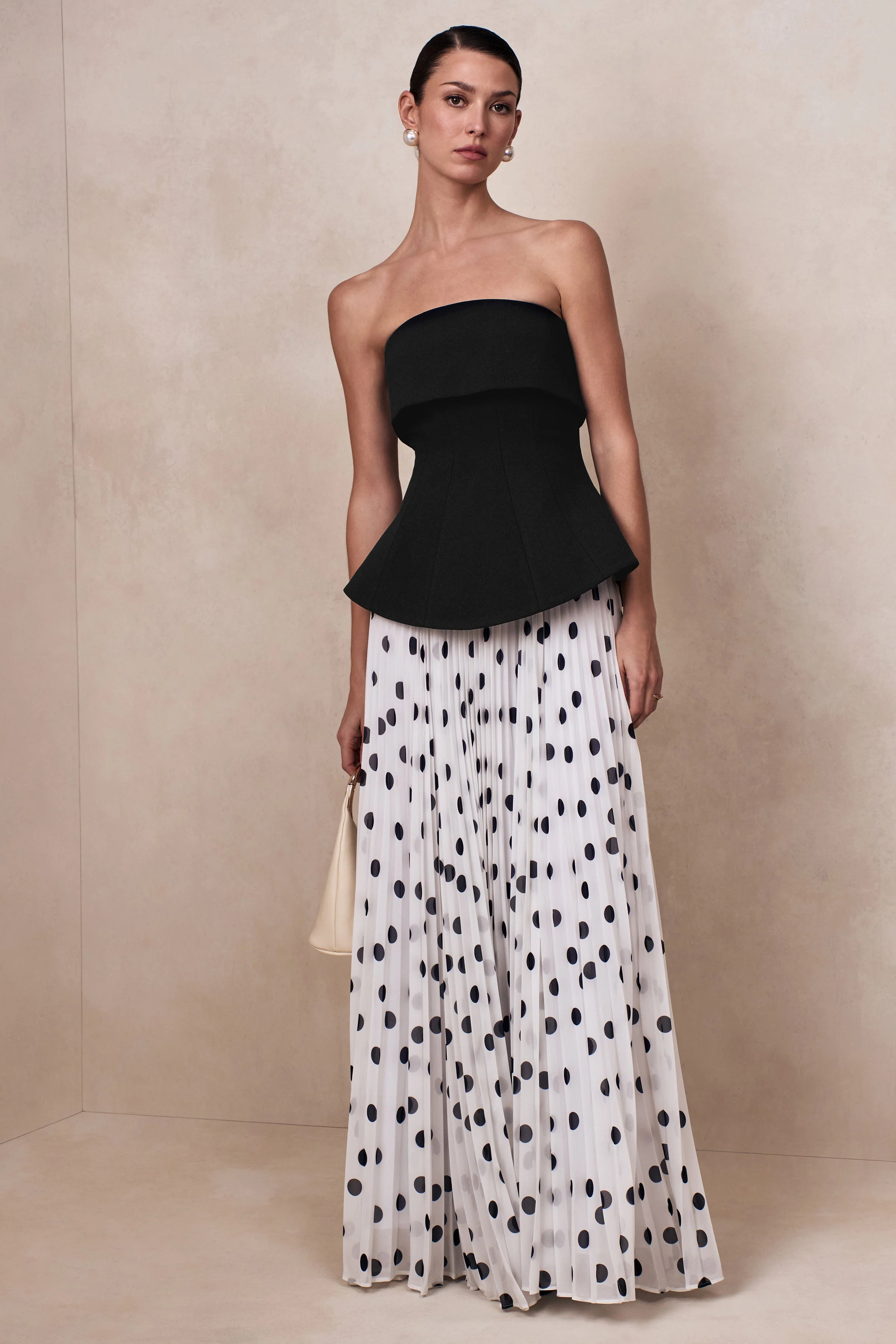 Stellara | Zwart-Witte Stippen Print Bandeau Korset Maxi Jurk Met Doorschijnende Rok - Image 6