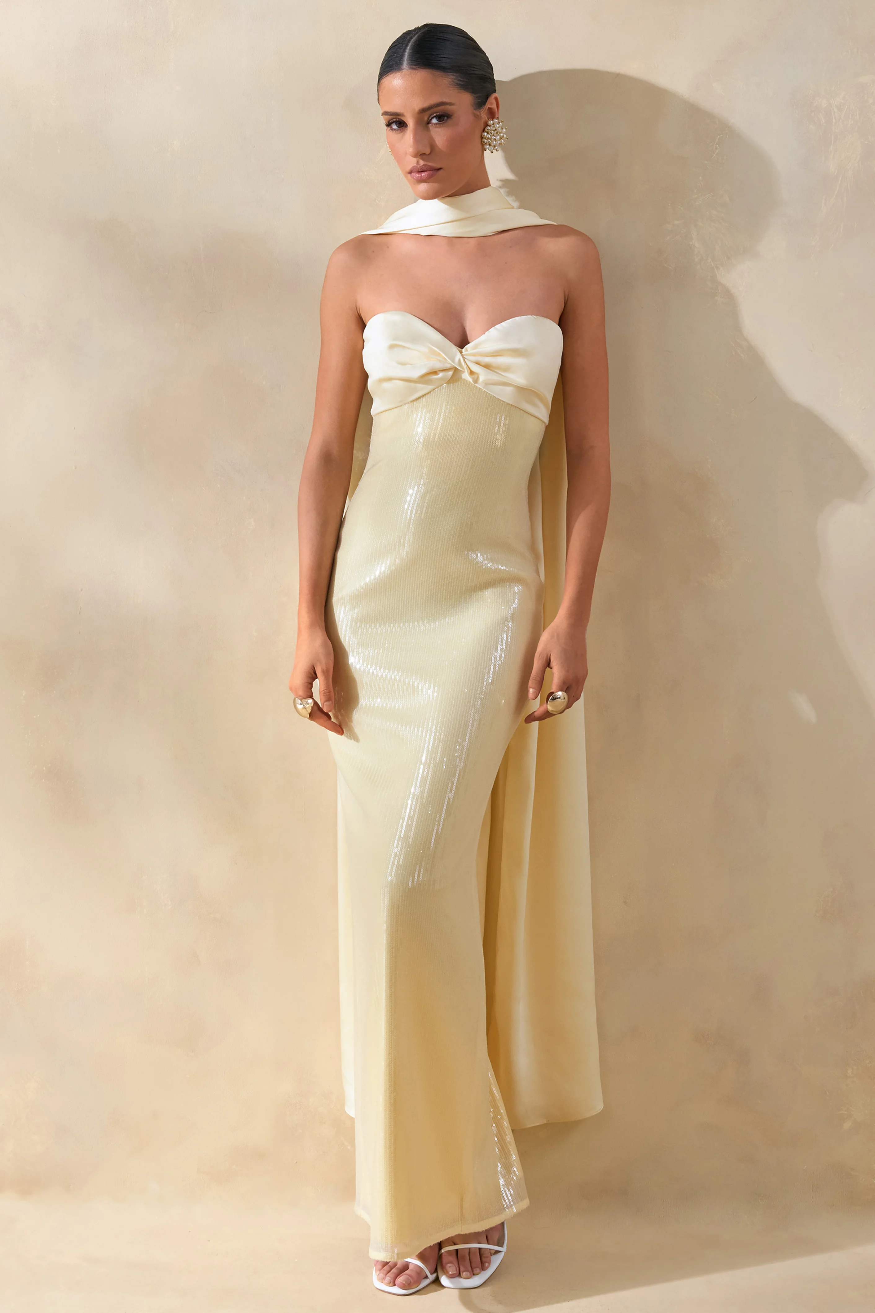 Stephanie | Citroengele Bandeau Pailletten Maxi Jurk Met Sjaal