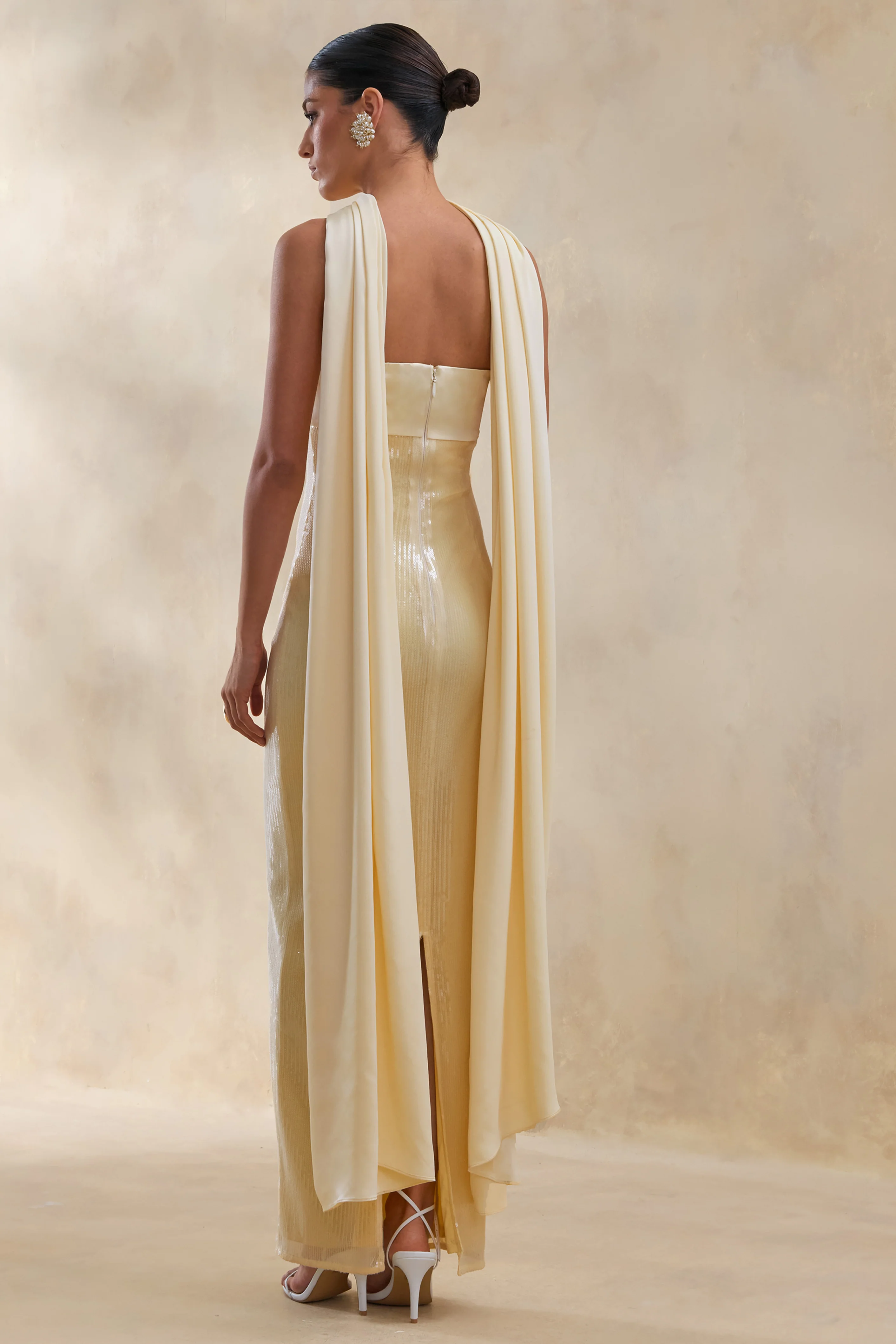 Stephanie | Citroengele Bandeau Pailletten Maxi Jurk Met Sjaal - Image 2