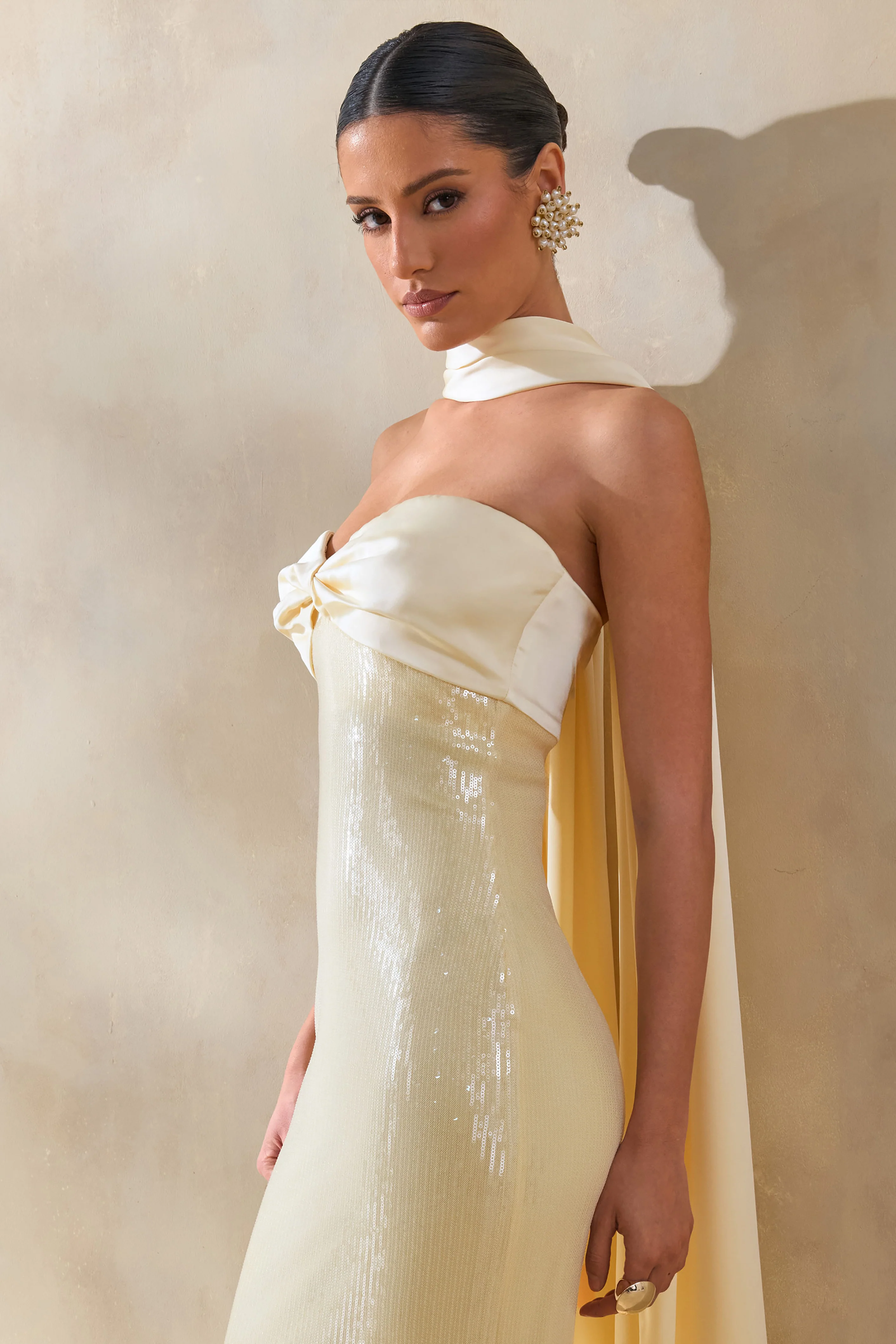Stephanie | Citroengele Bandeau Pailletten Maxi Jurk Met Sjaal - Image 3