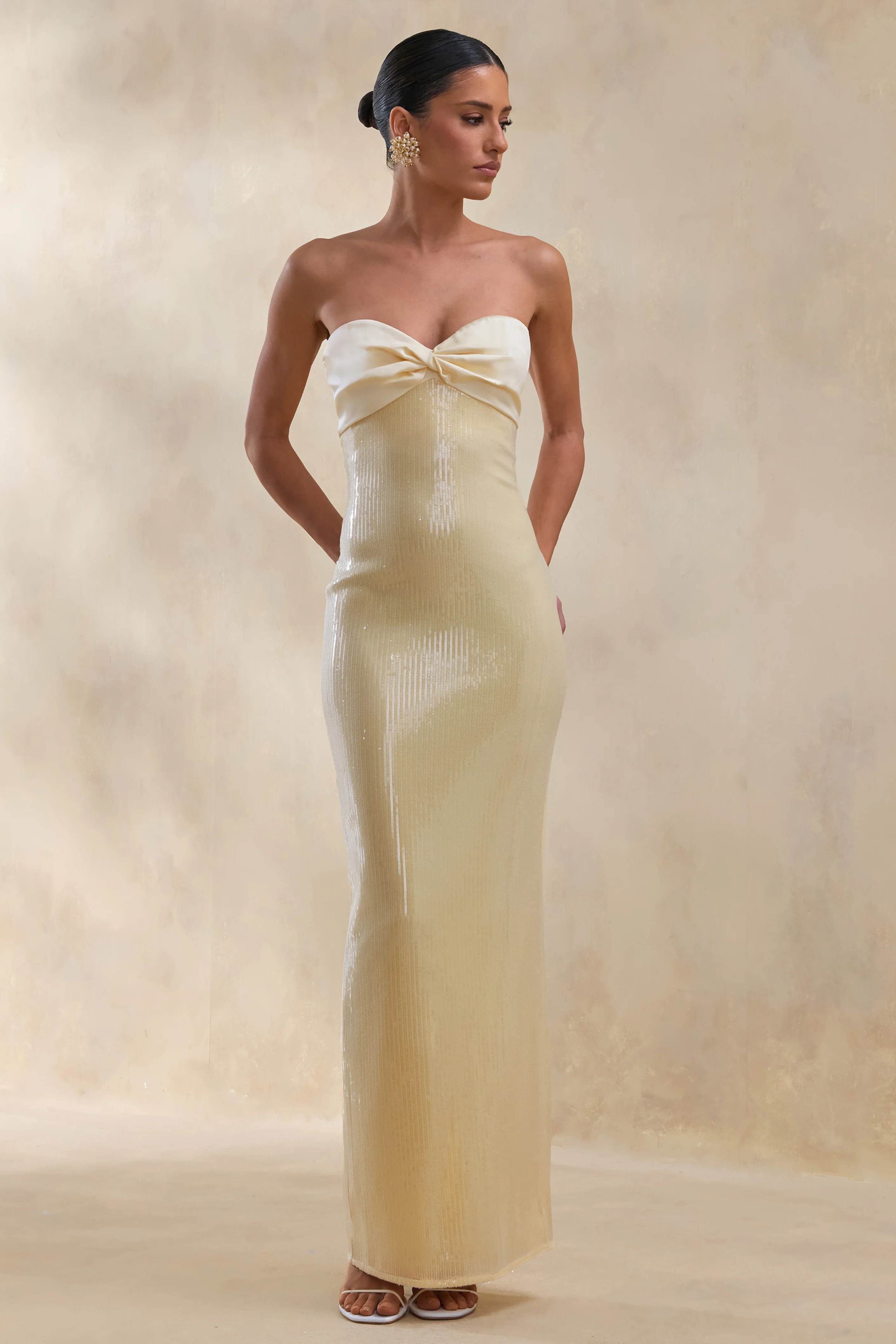 Stephanie | Citroengele Bandeau Pailletten Maxi Jurk Met Sjaal - Image 4
