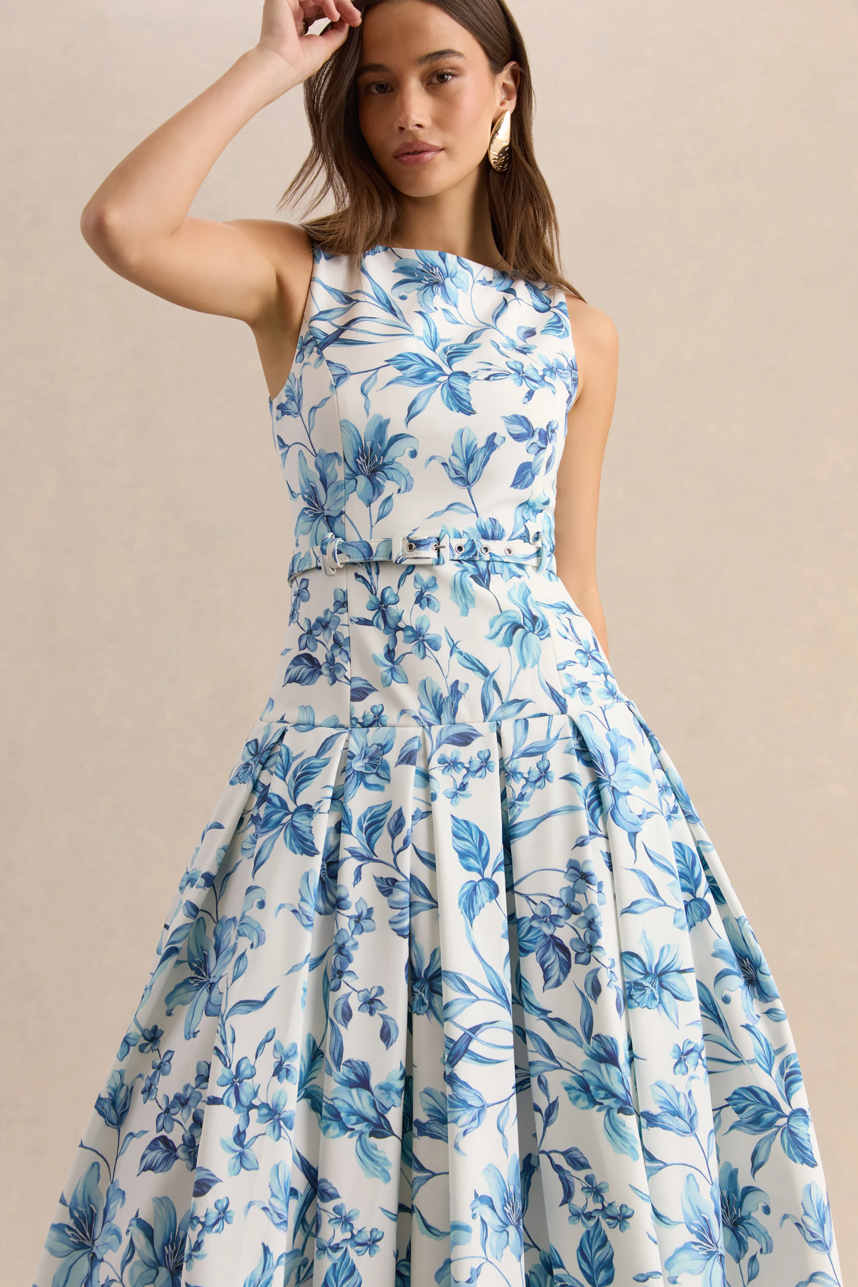 Sunnira | Blauwe Porselein Print Midi Jurk Met Boot Hals En Verlaagde Taille - Image 3