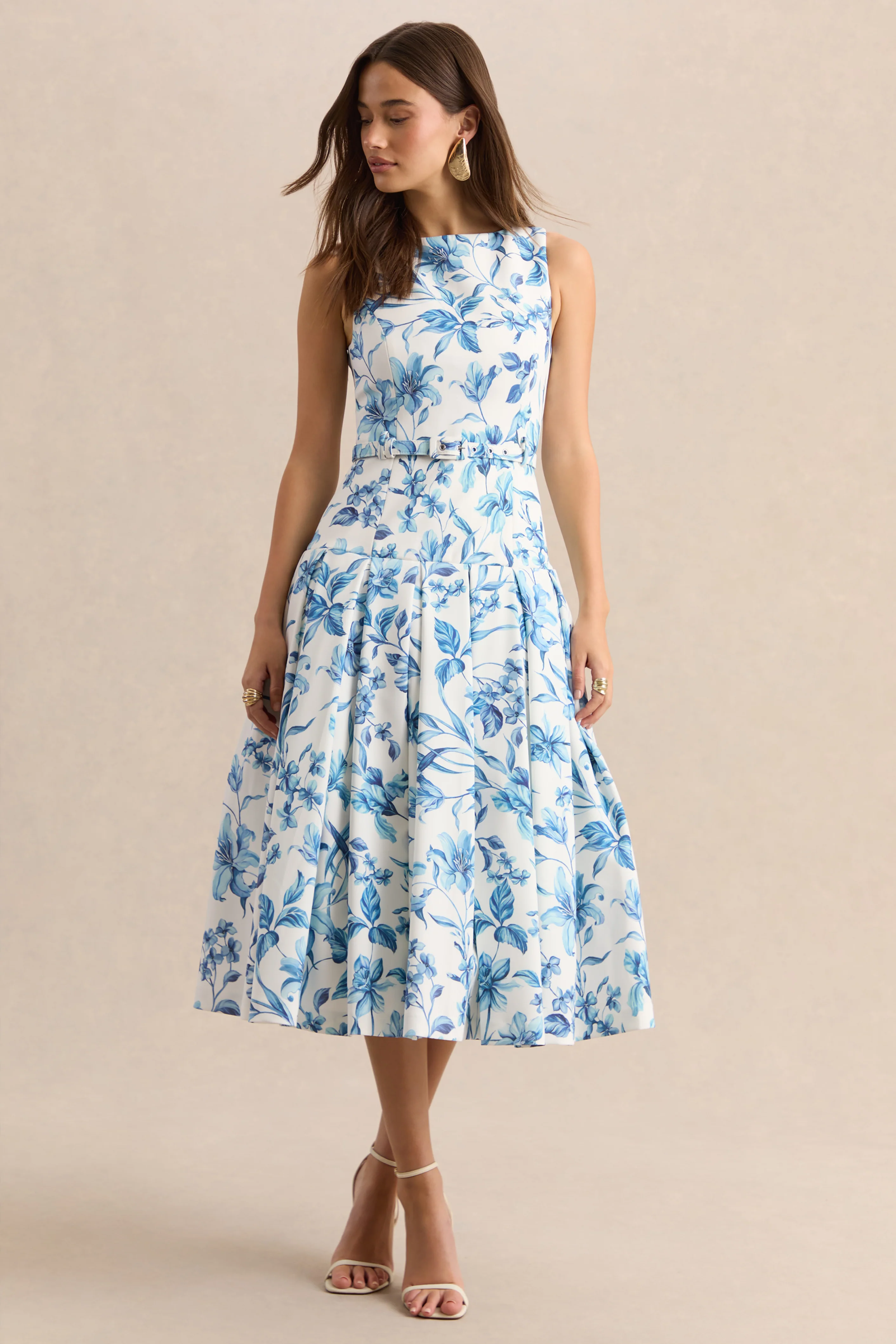 Sunnira | Blauwe Porselein Print Midi Jurk Met Boot Hals En Verlaagde Taille - Image 4