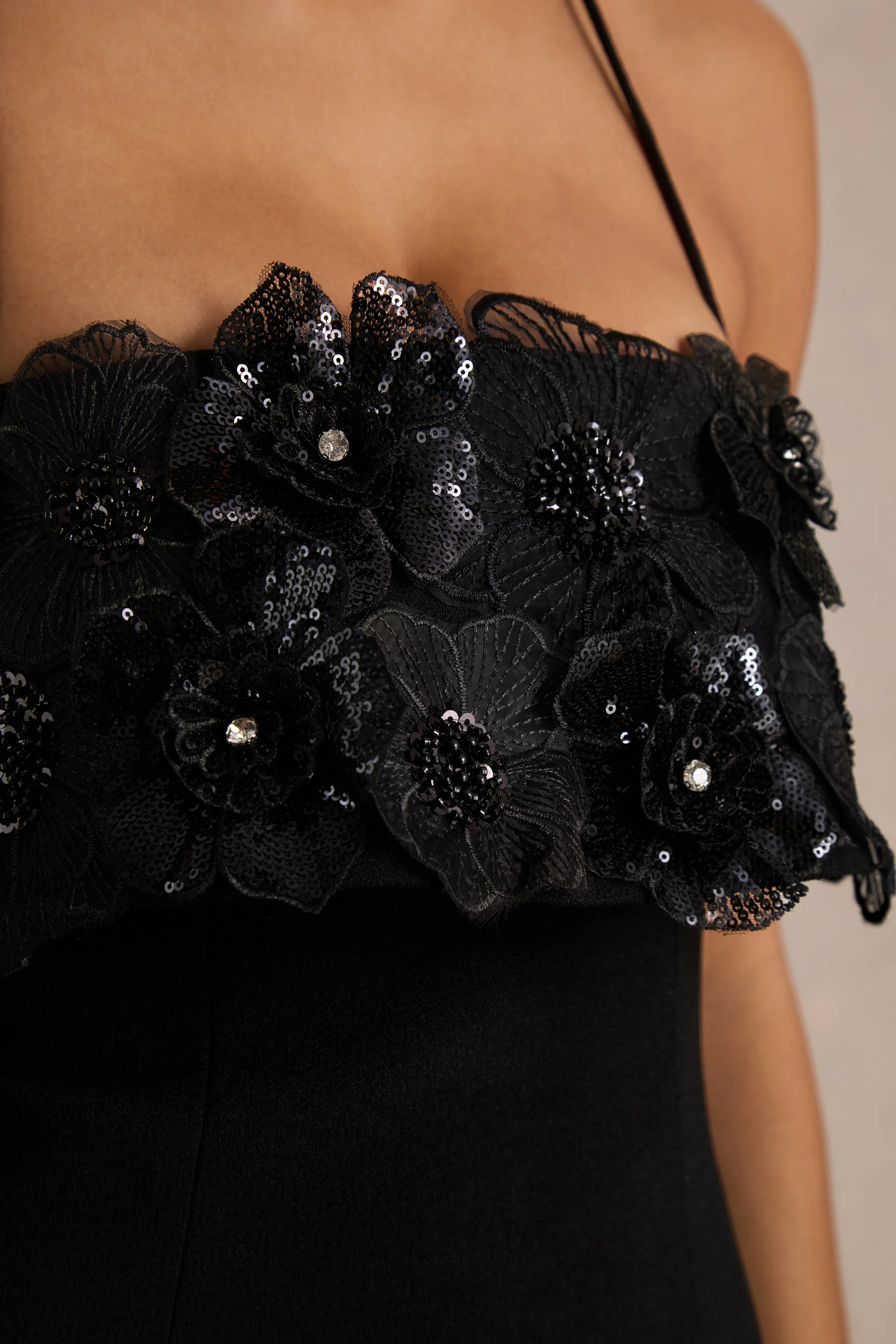 Tempest | Zwarte Halternek Mini Jurk Met Versierde Paneel - Image 6