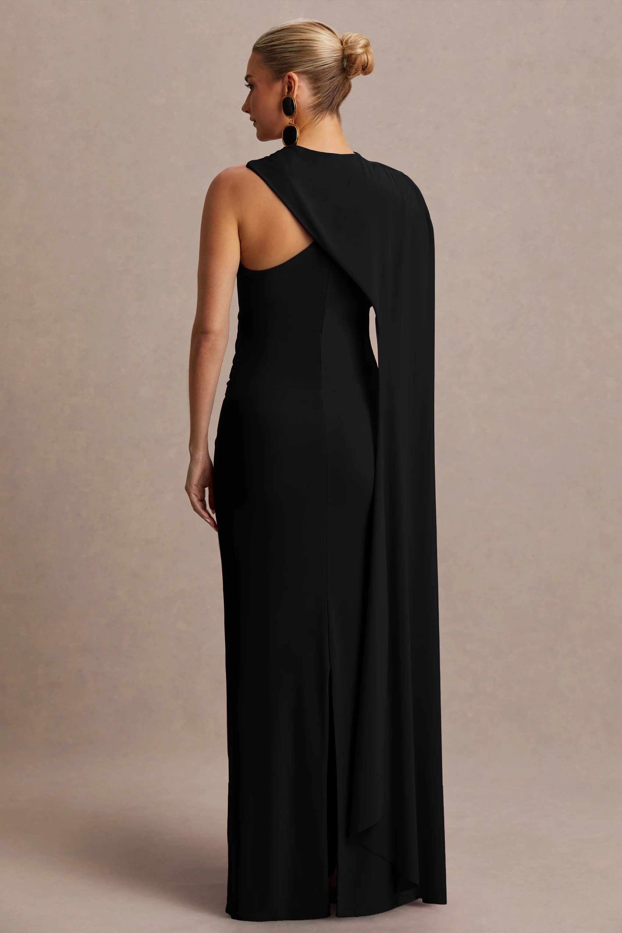 Tessy | Zwarte Asymmetrische Hals Zwangerschaps Maxi Jurk Met Cape Mouwen - Image 2