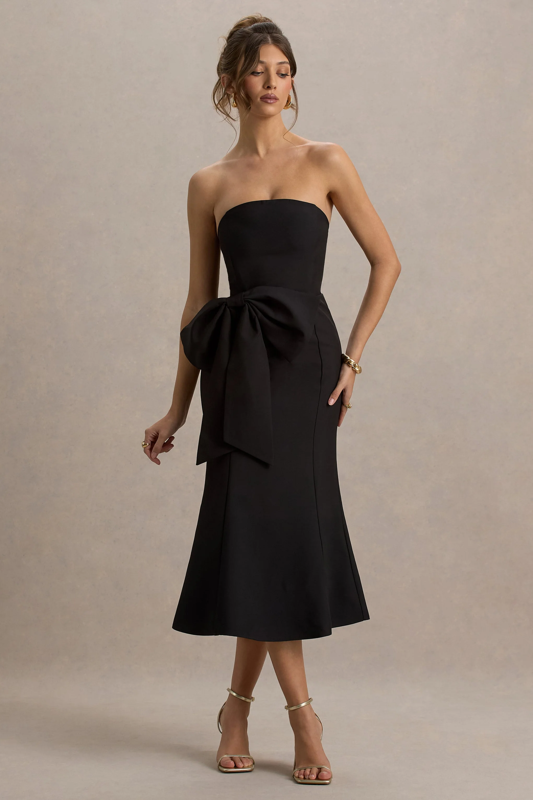 To Me | Zwarte Bandeau Midi Jurk Met Oversized Strik Detail
