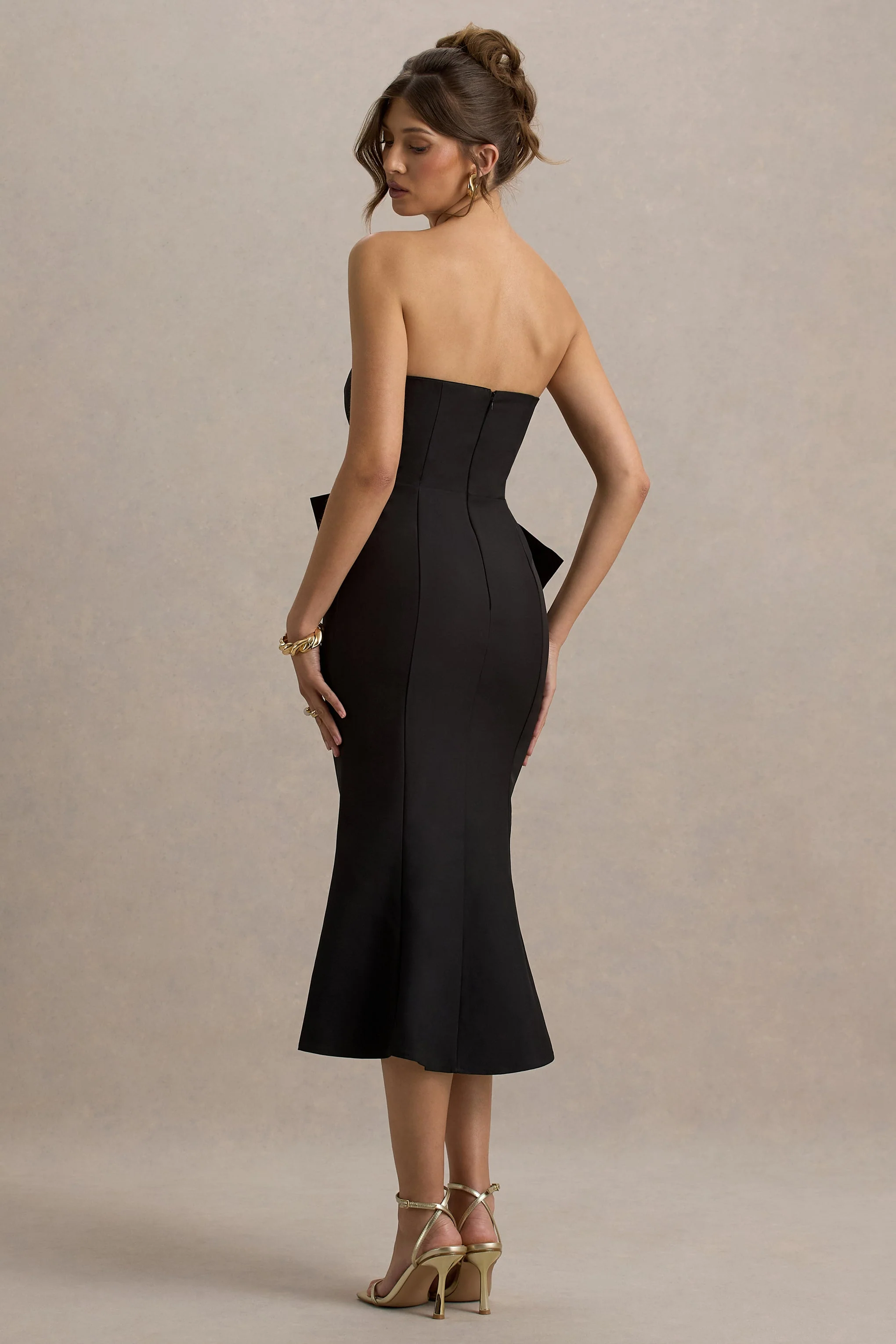 To Me | Zwarte Bandeau Midi Jurk Met Oversized Strik Detail - Image 2