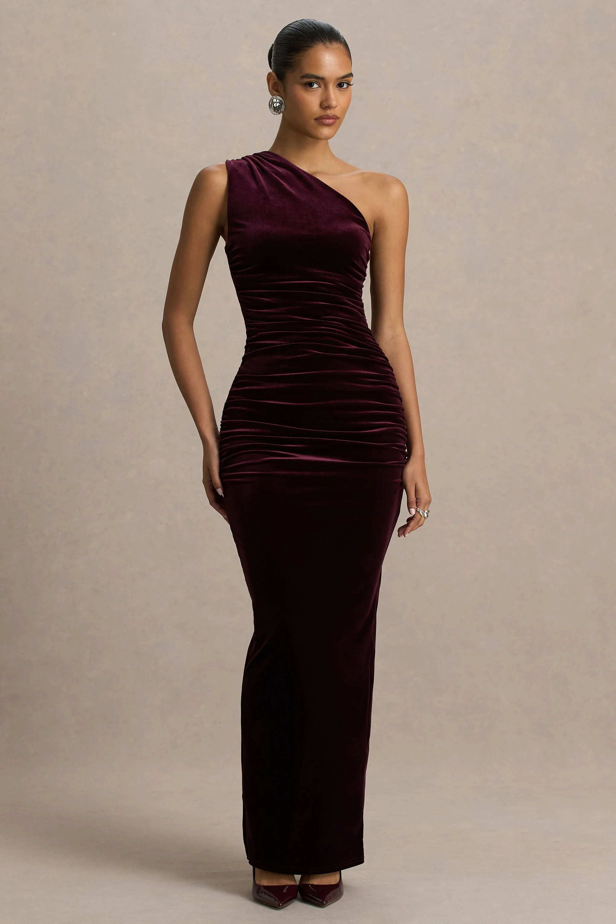 Treat | Bordeaux Fluwelen Asymmetrisch Hals Maxi Jurk Met Gerimpeld Details