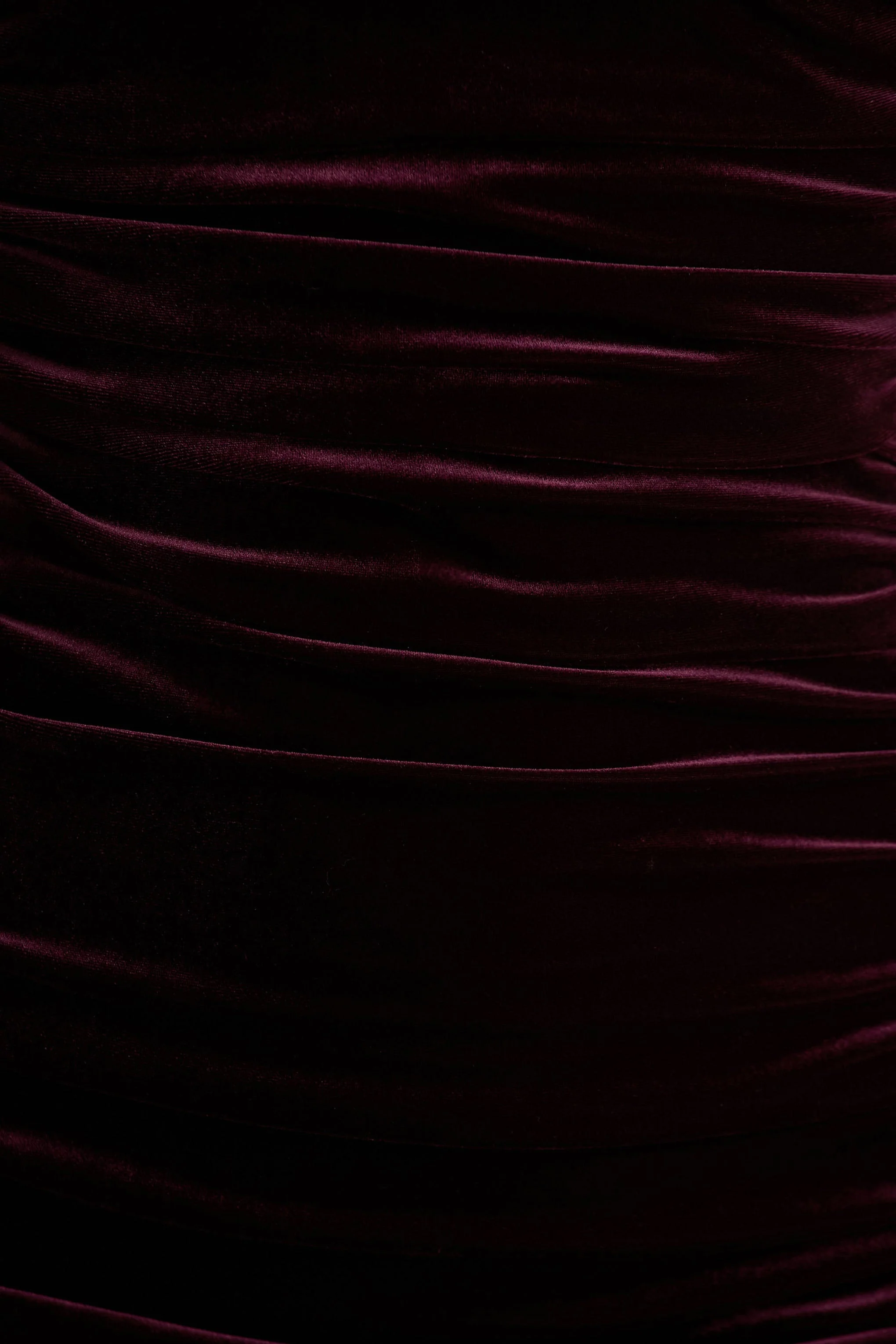 Treat | Bordeaux Fluwelen Asymmetrisch Hals Maxi Jurk Met Gerimpeld Details - Image 6