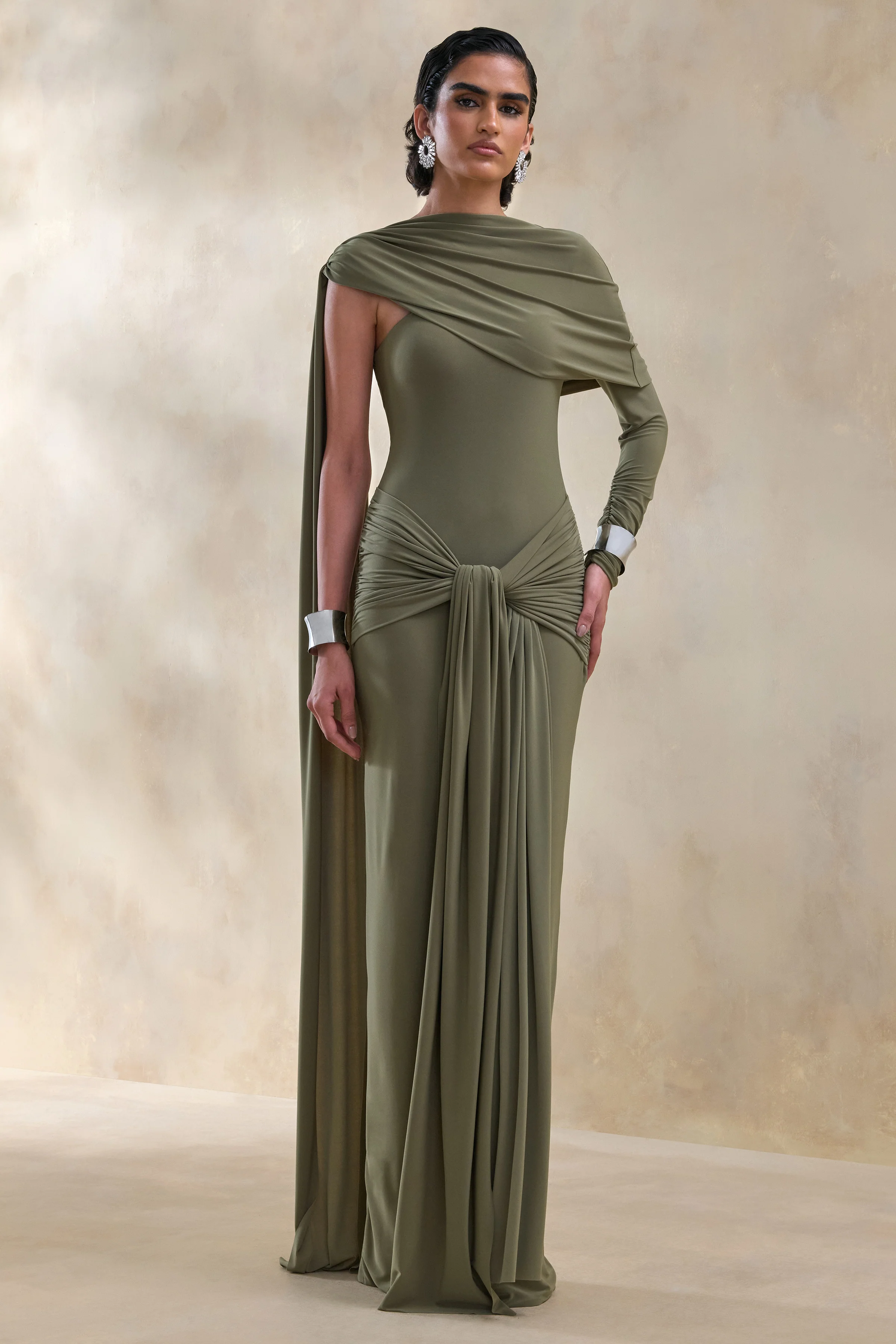 Trisara | Olijfgroen Asymmetrische Hals Maxi Jurk Met Gerimpeld Detail En Ceintuur