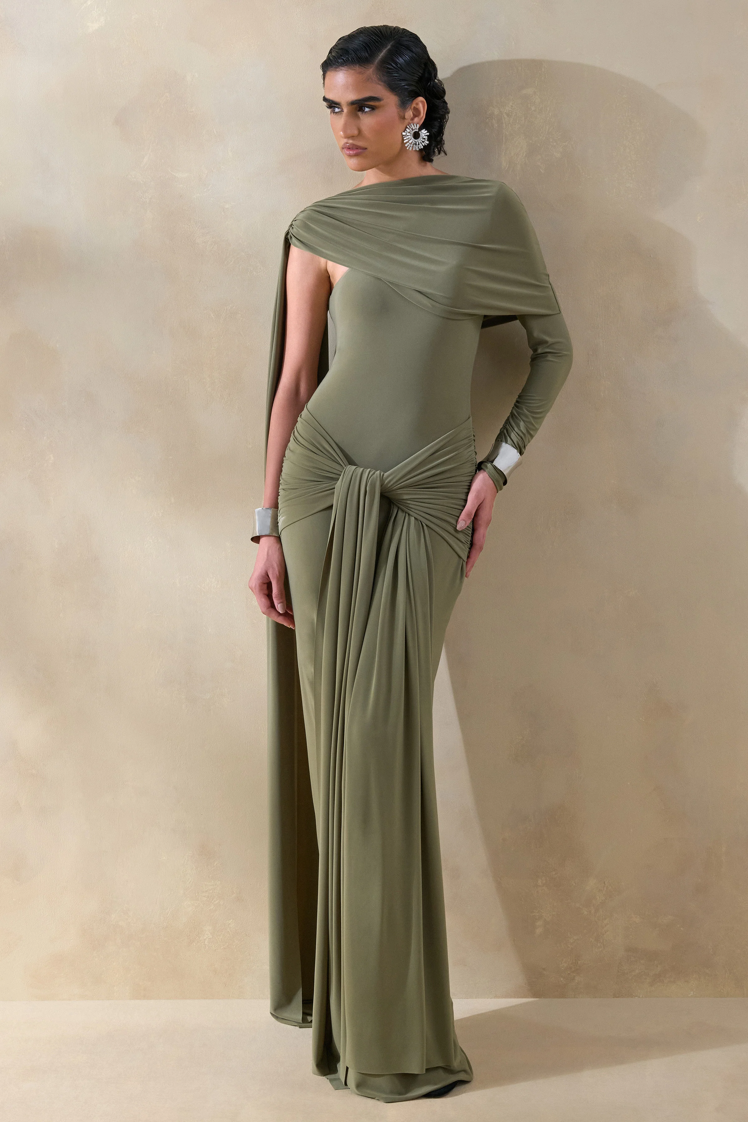 Trisara | Olijfgroen Asymmetrische Hals Maxi Jurk Met Gerimpeld Detail En Ceintuur - Image 4