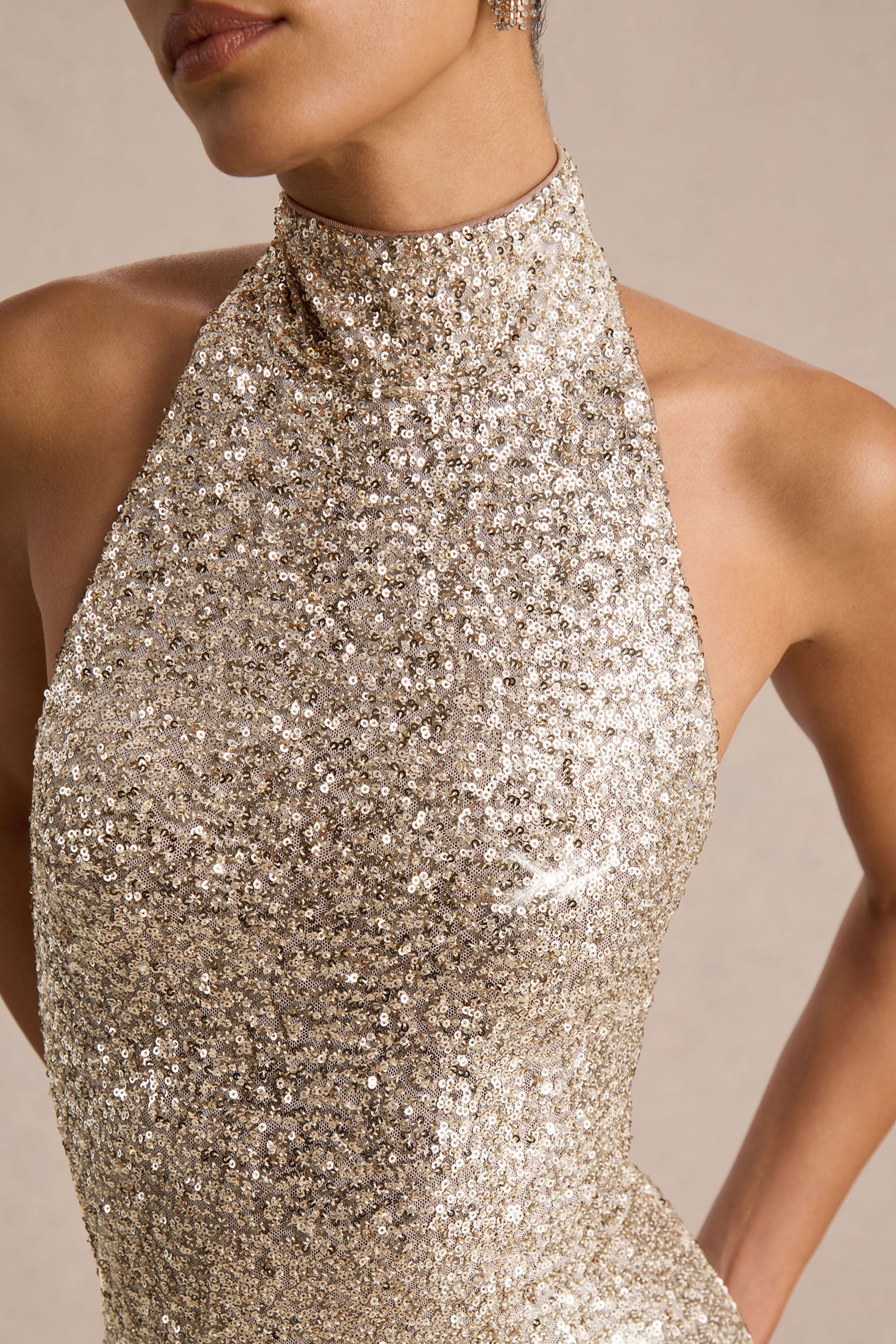 Tulia | Gouden Pailletten Maxi Jurk Met Hoge Hals - Image 3