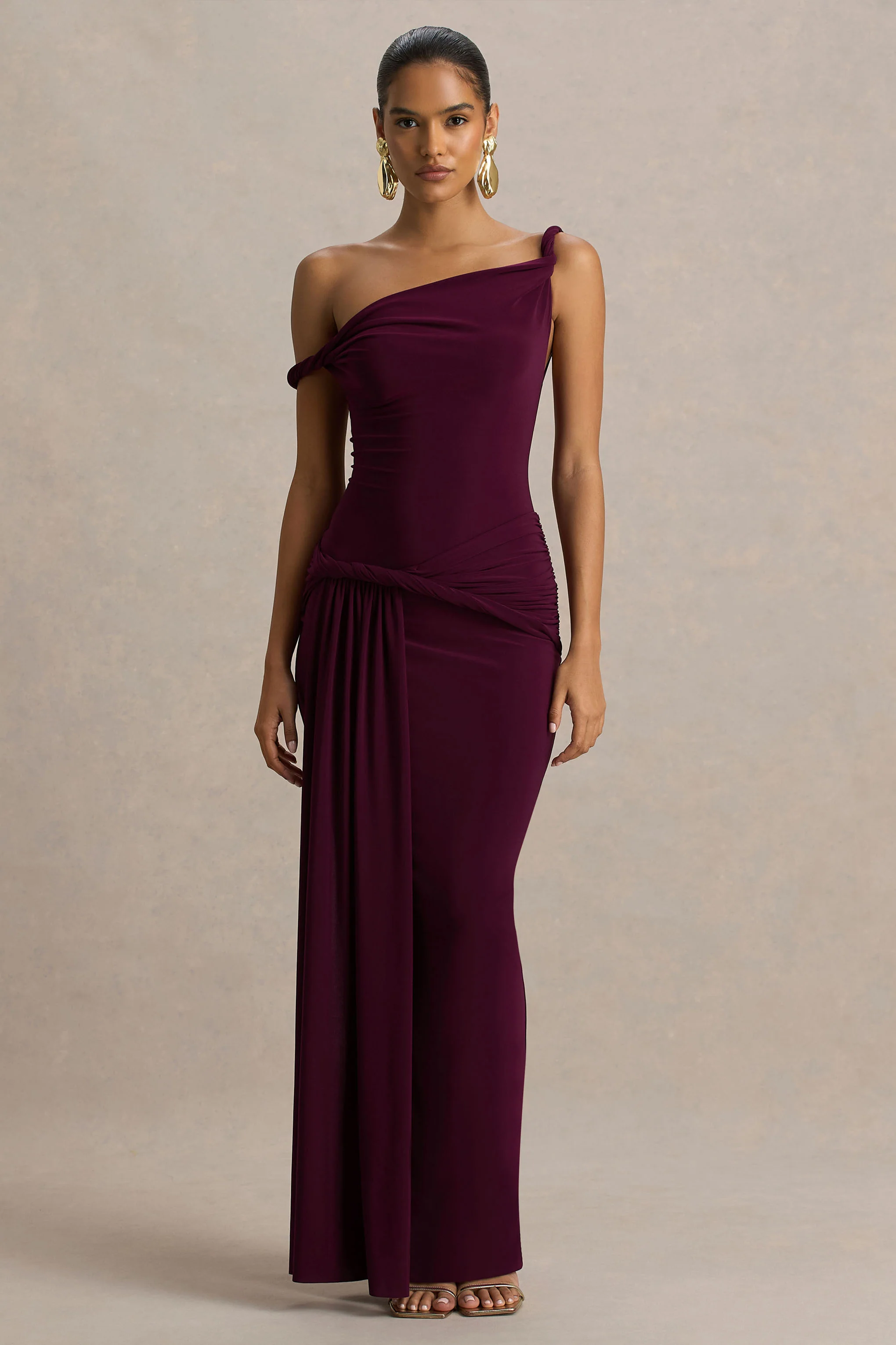 Tulisa | Bordeaux Asymmetrische Hals Maxi Jurk Met Gedraaide Mouwen En Gerimpeld Details - Image 3
