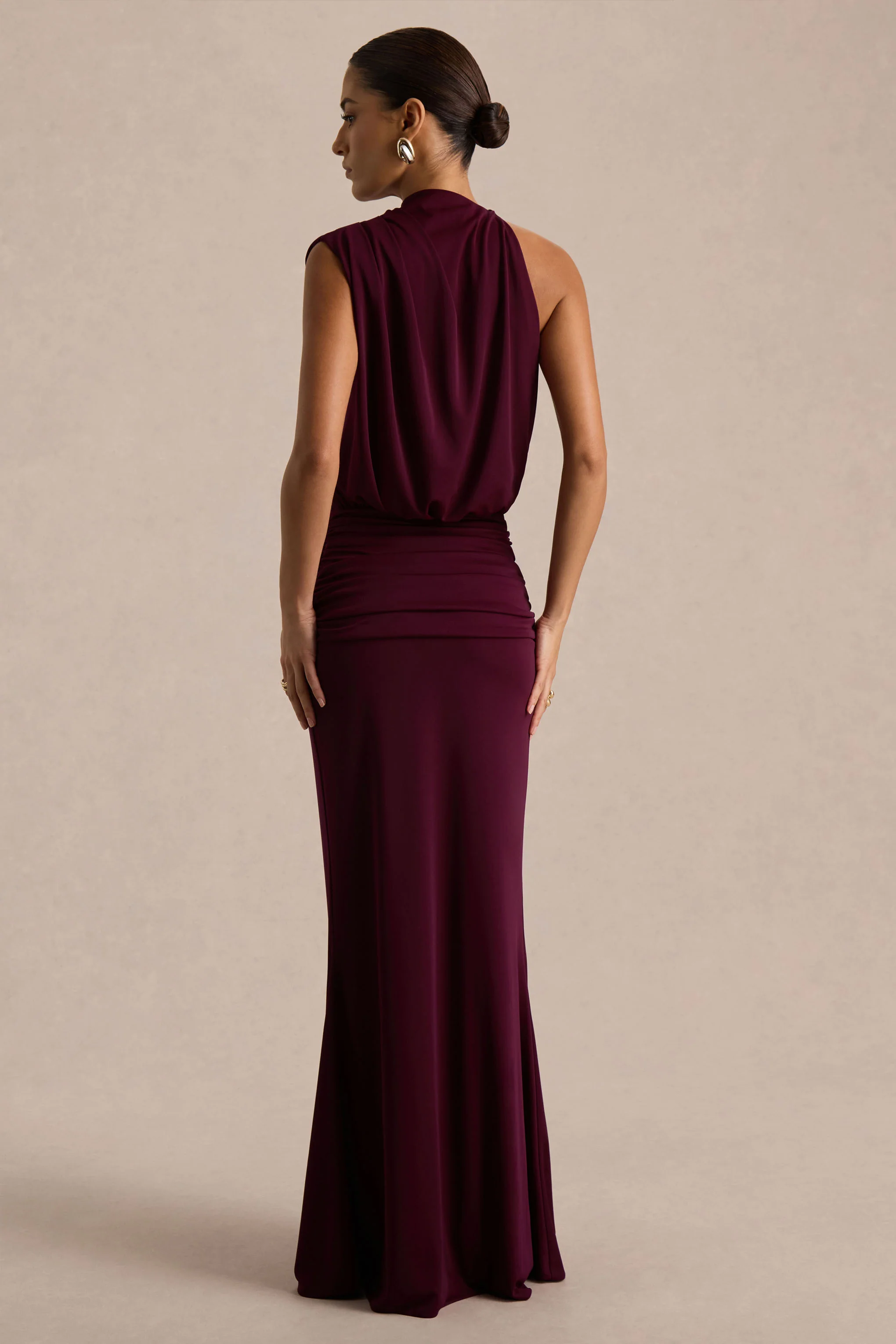 Umaira | Bordeaux Maxi Jurk Met Hoge Hals - Image 2