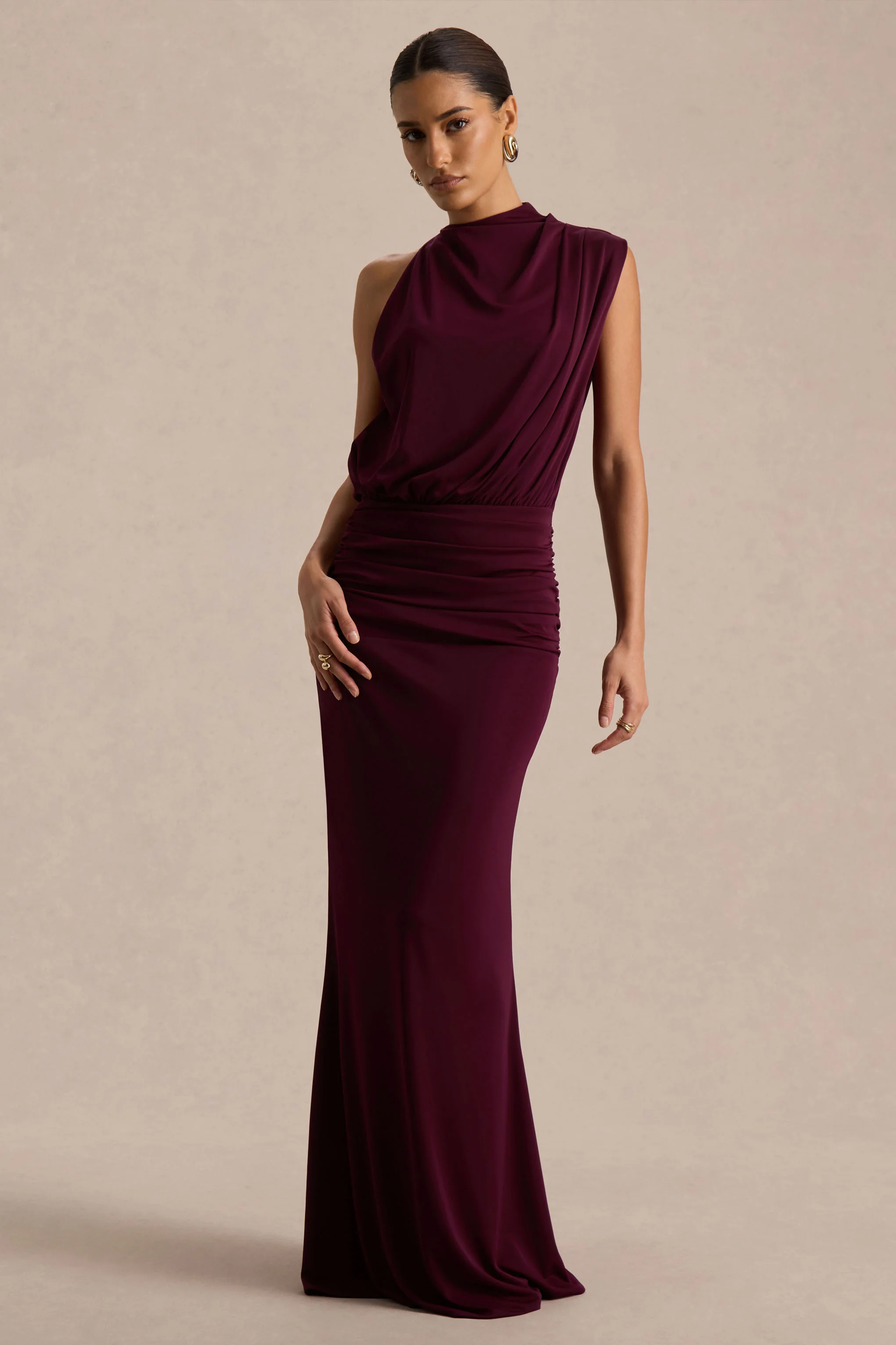 Umaira | Bordeaux Maxi Jurk Met Hoge Hals - Image 4