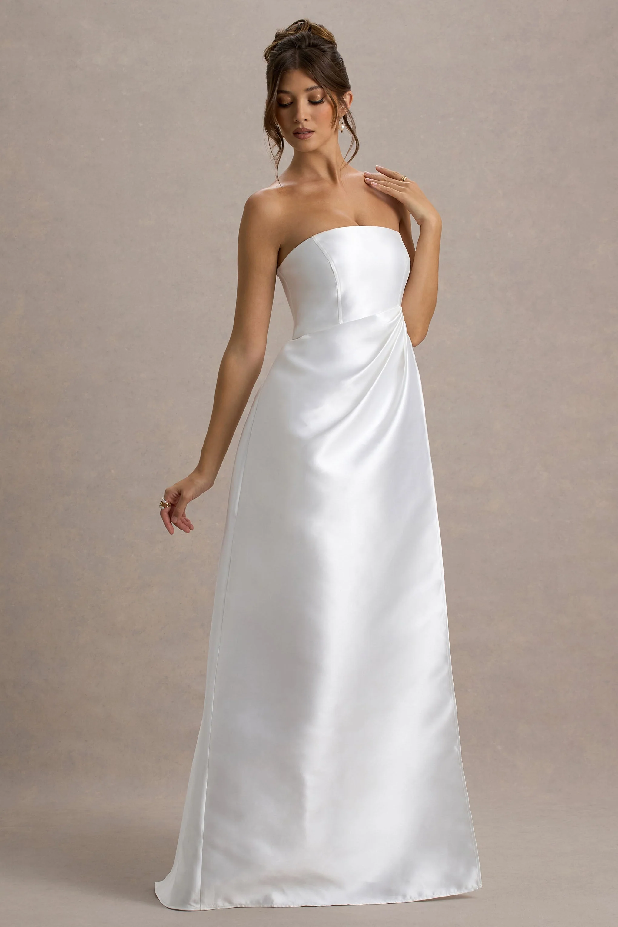 Universe | Witte Bandeau Maxi Jurk Met Split En Pof Rok - Image 6