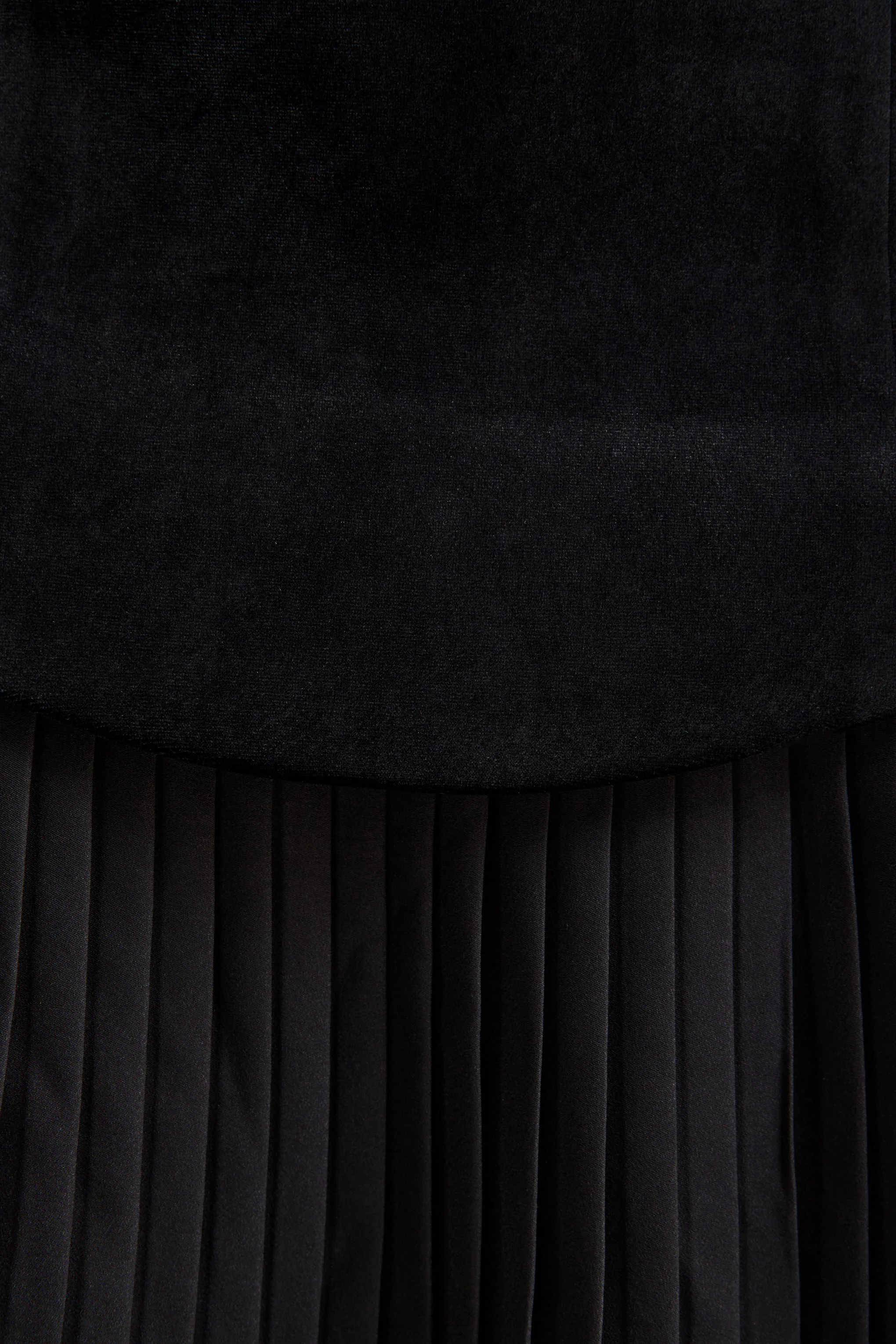 Valentina | Zwart Bandeau Fluwelen Mini Jurk Met Geplooide Details - Image 7
