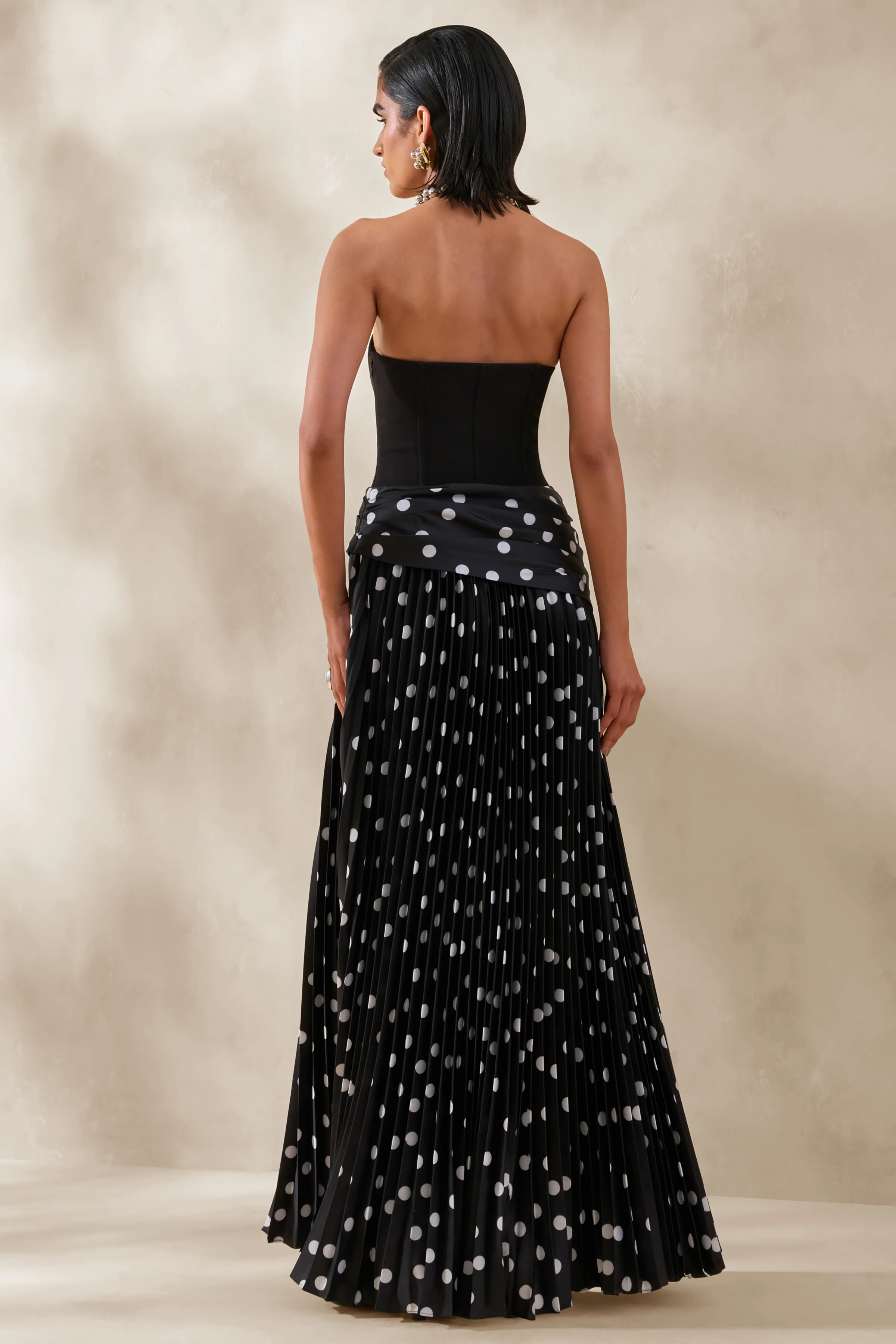 Valerisse | Zwart-Witte Stippen Print Bandeau Maxi Jurk - Image 2