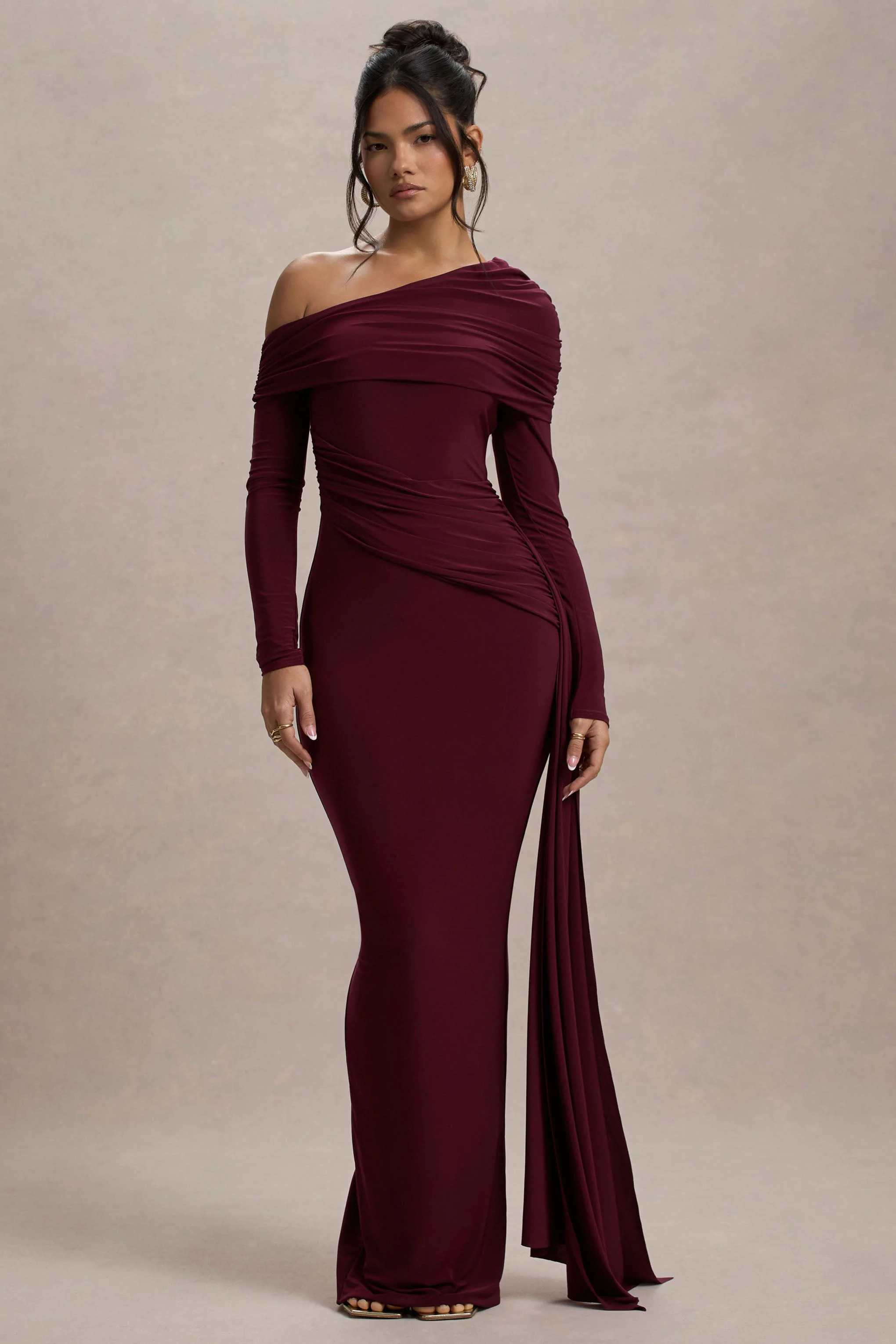 Valina | Bordeaux Gerimpeld Asymmetrisch Maxi Jurk Met Drapering