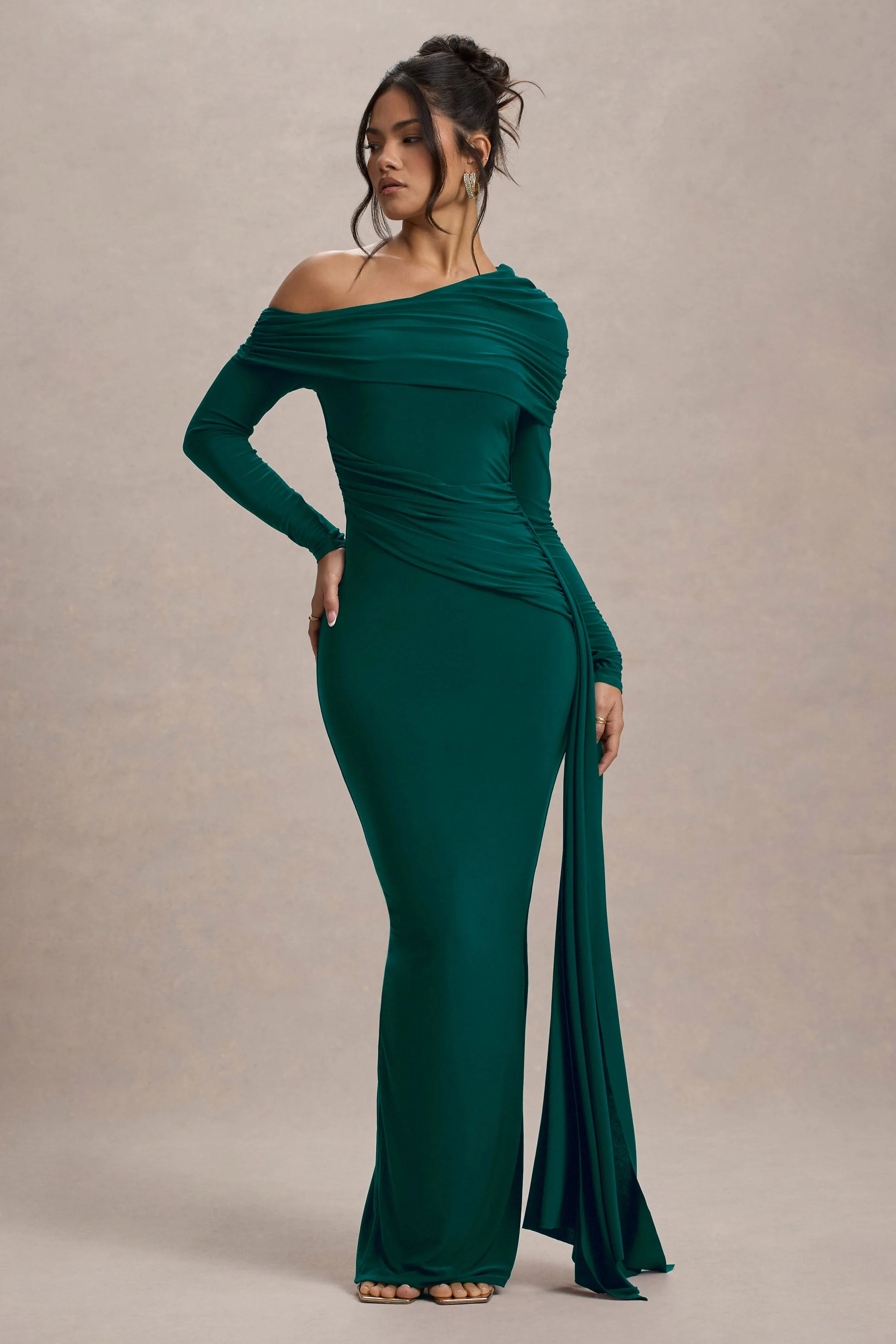 Valina | Groen Gerimpeld Asymmetrische Maxi Jurk Met Drapering - Image 6
