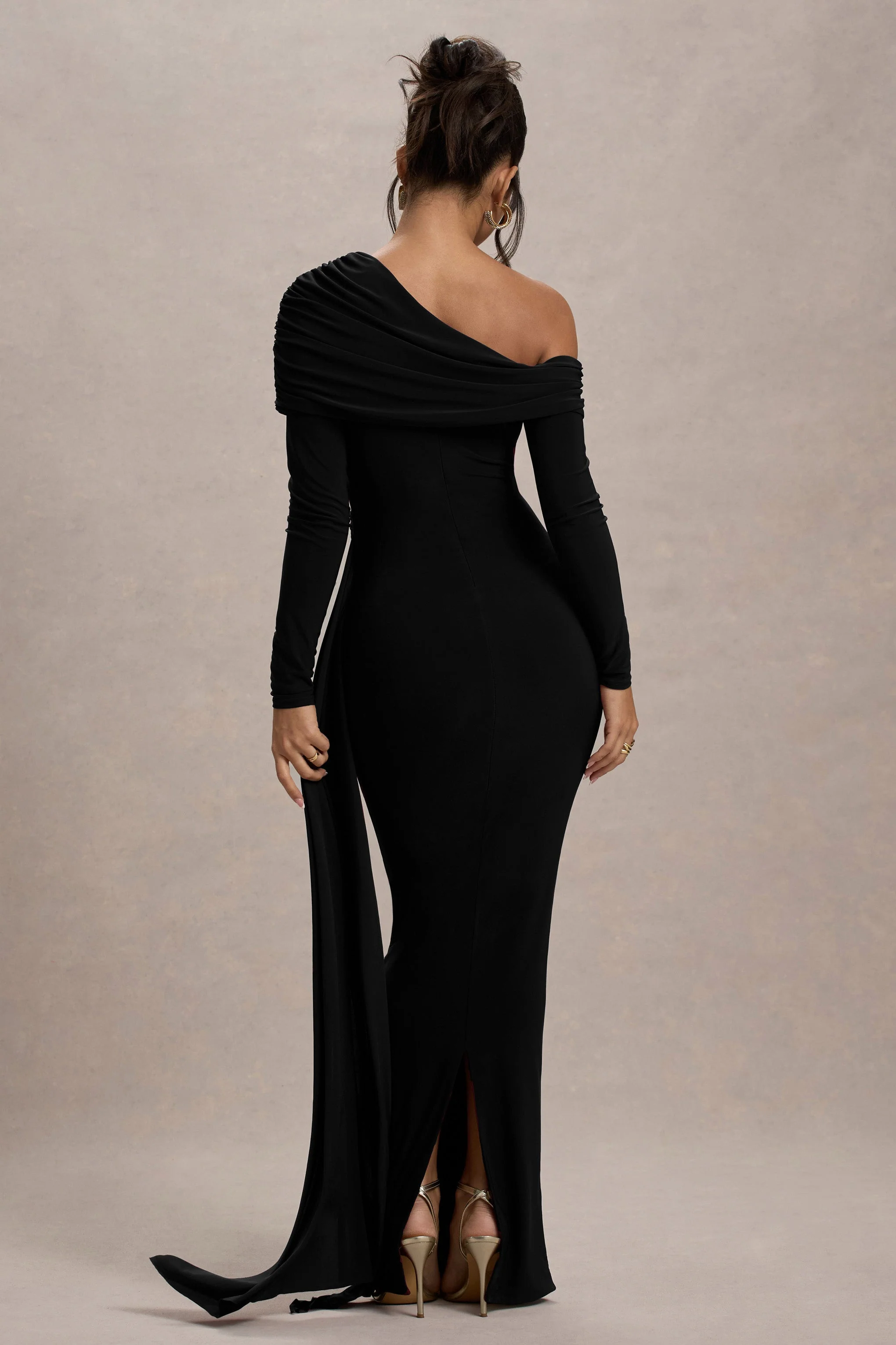 Valina | Zwarte Gerimpeld Asymmetrische Maxi Jurk Met Drapering - Image 2