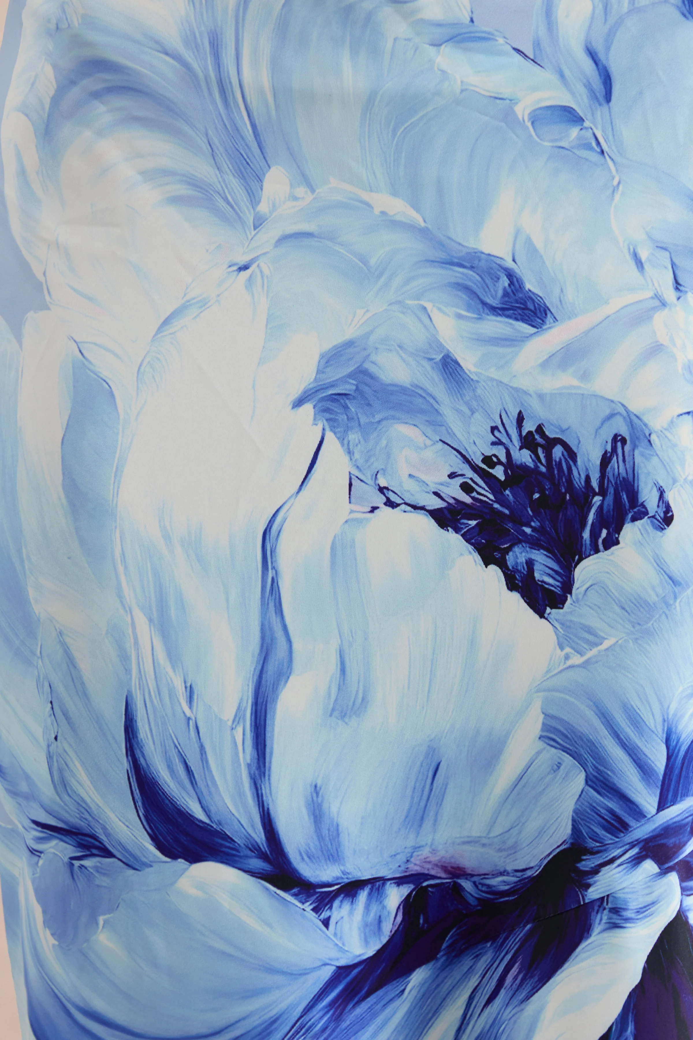 Vayla | Blauwe Bloemenprint Matte Satin Asymmetrische Drop-Taille Maxi Rok - Image 6