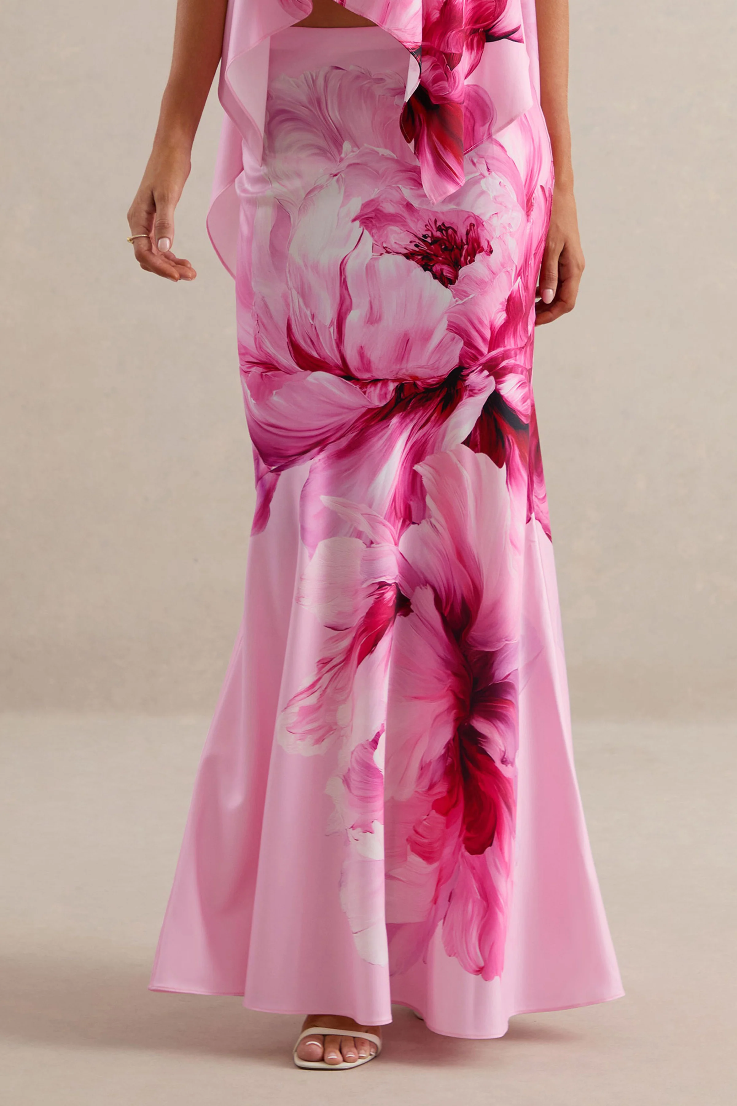 Vayla | Roze Bloemenprint Satijnen Asymmetrische Maxi Rok Met Verlaagde Taille