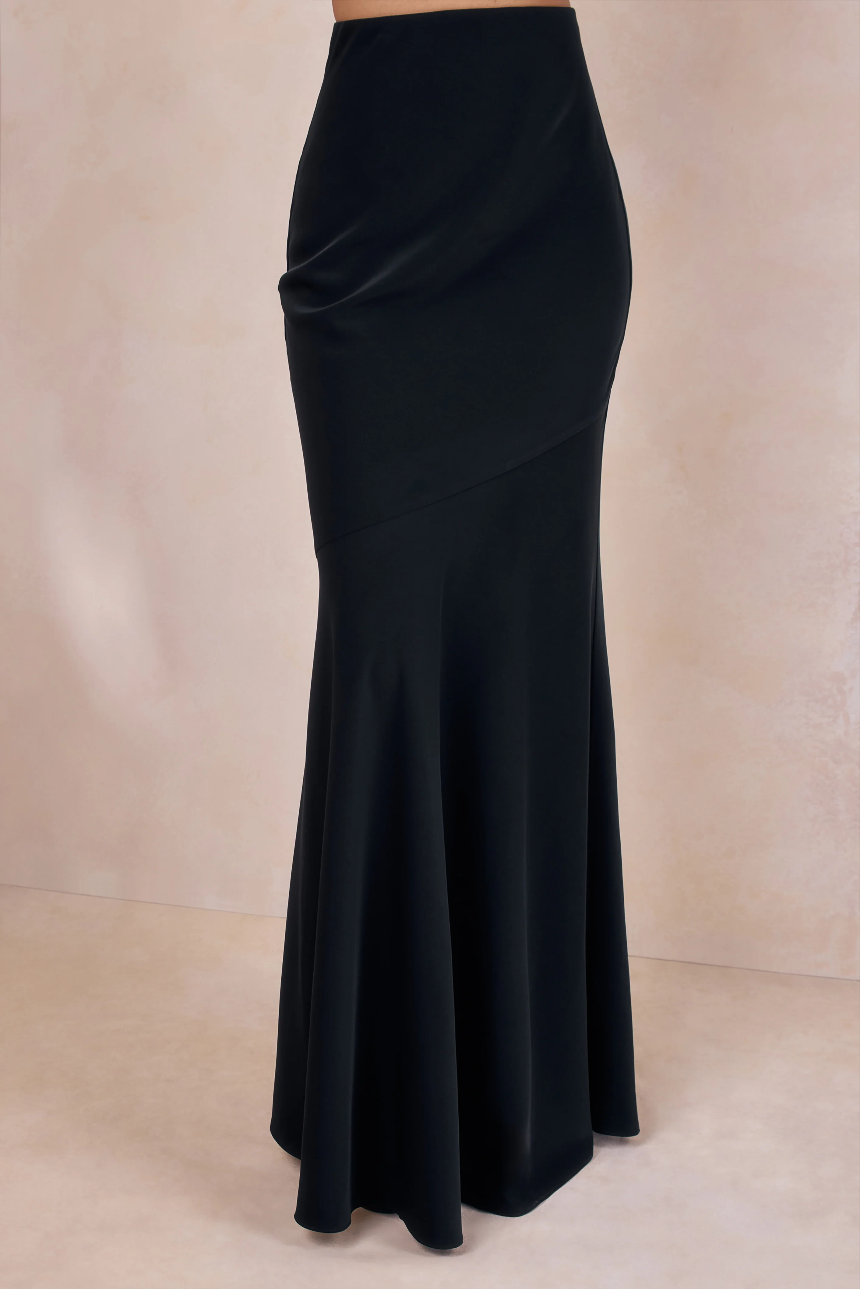 Vayla | Zwarte Satijnen Asymmetrische Maxi Rok Met Verlaagde Taille - Image 3