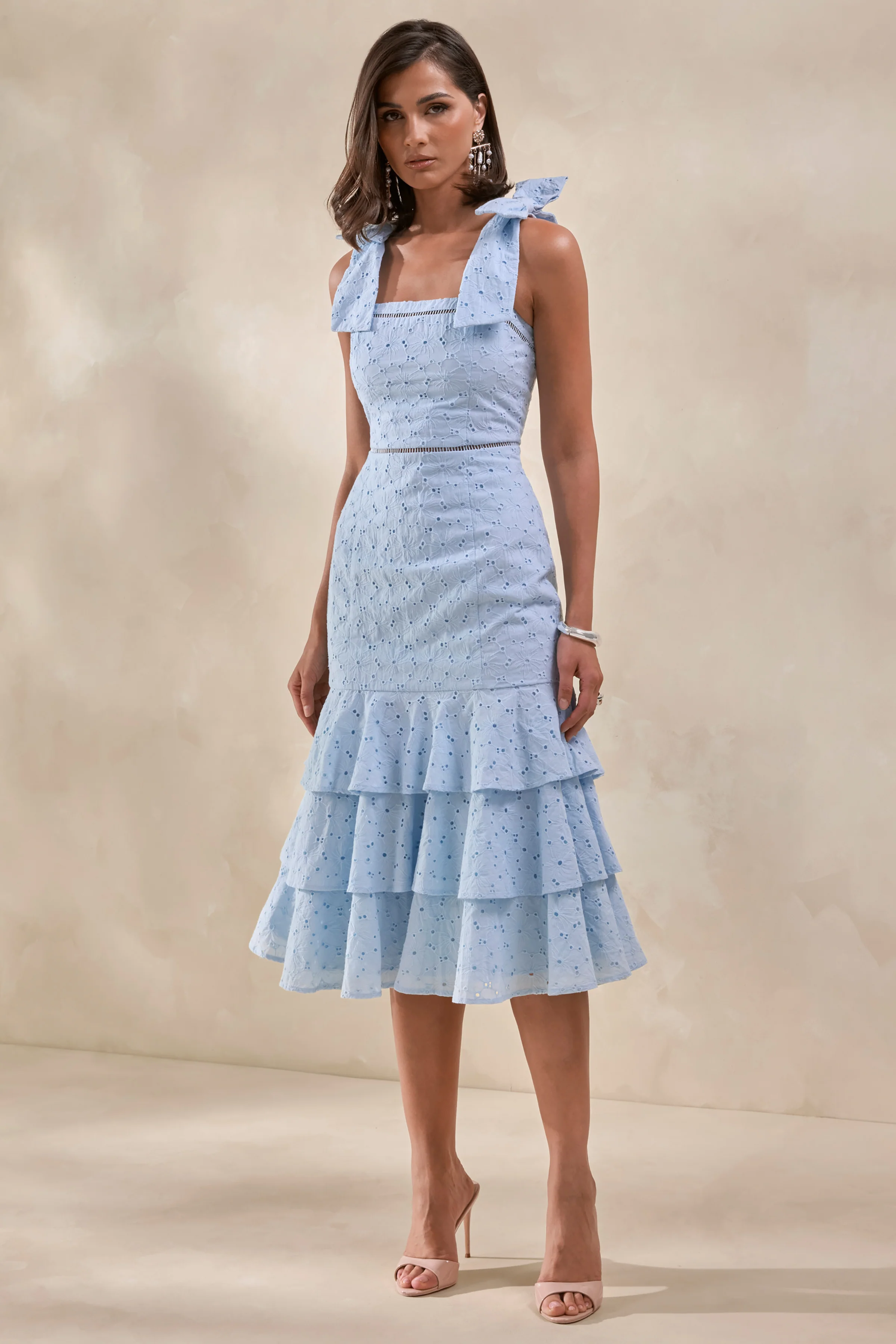 Velissia | Blauwe Broderie Midi Jurk Met Vierkante Hals, Strikmouwen En Rucheszoom - Image 6
