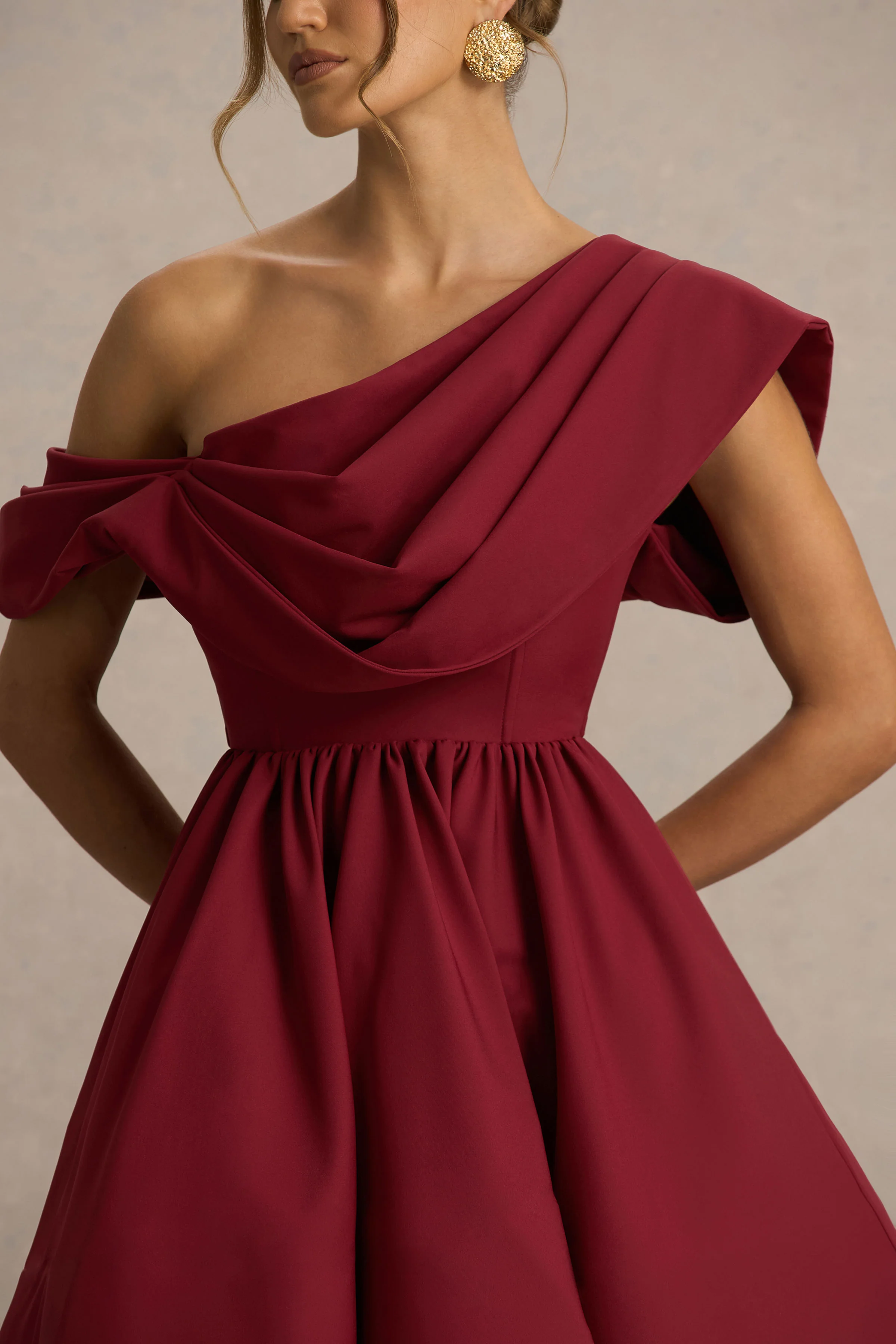 Verona | Bordeaux Draperende Asymmetrische Hals Skater Mini Jurk - Image 3