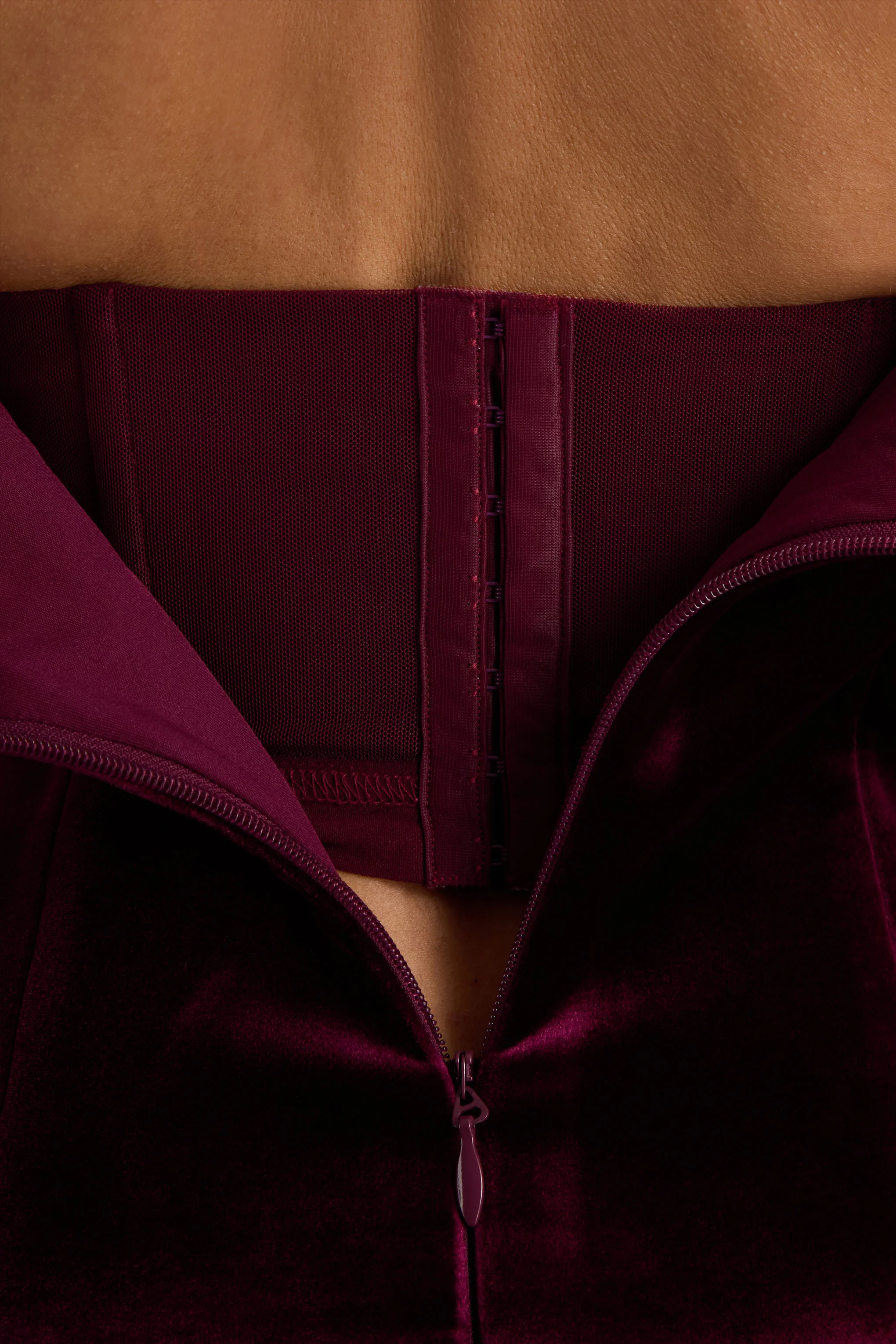 Violetta | Bordeaux Vierkante Hals Midi Jurk Met Verlaagde Taille En Geplooide Rok - Image 6